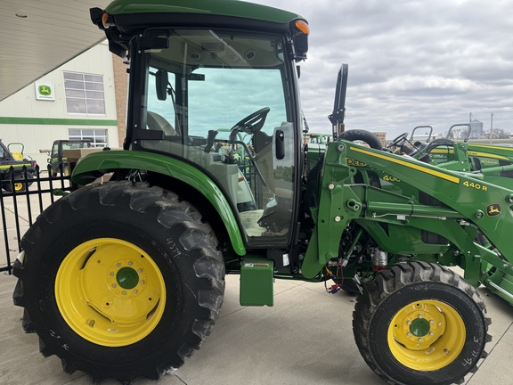2026 John Deere 4066R - Photo7
