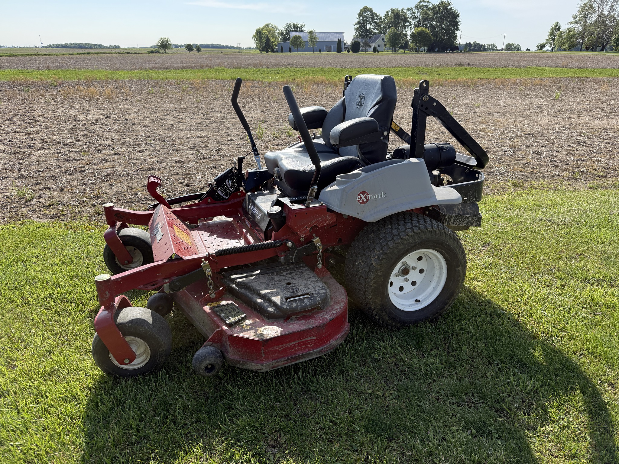 2021 Exmark LZE742GKC Image 2