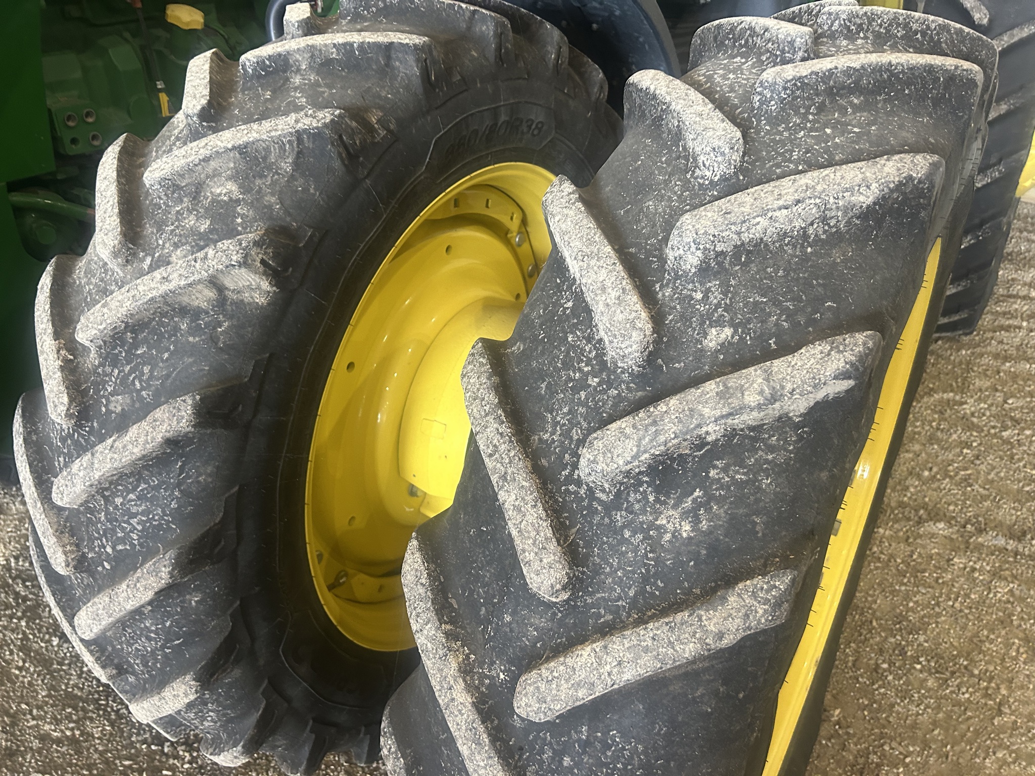 2020 John Deere 8295R Image 10