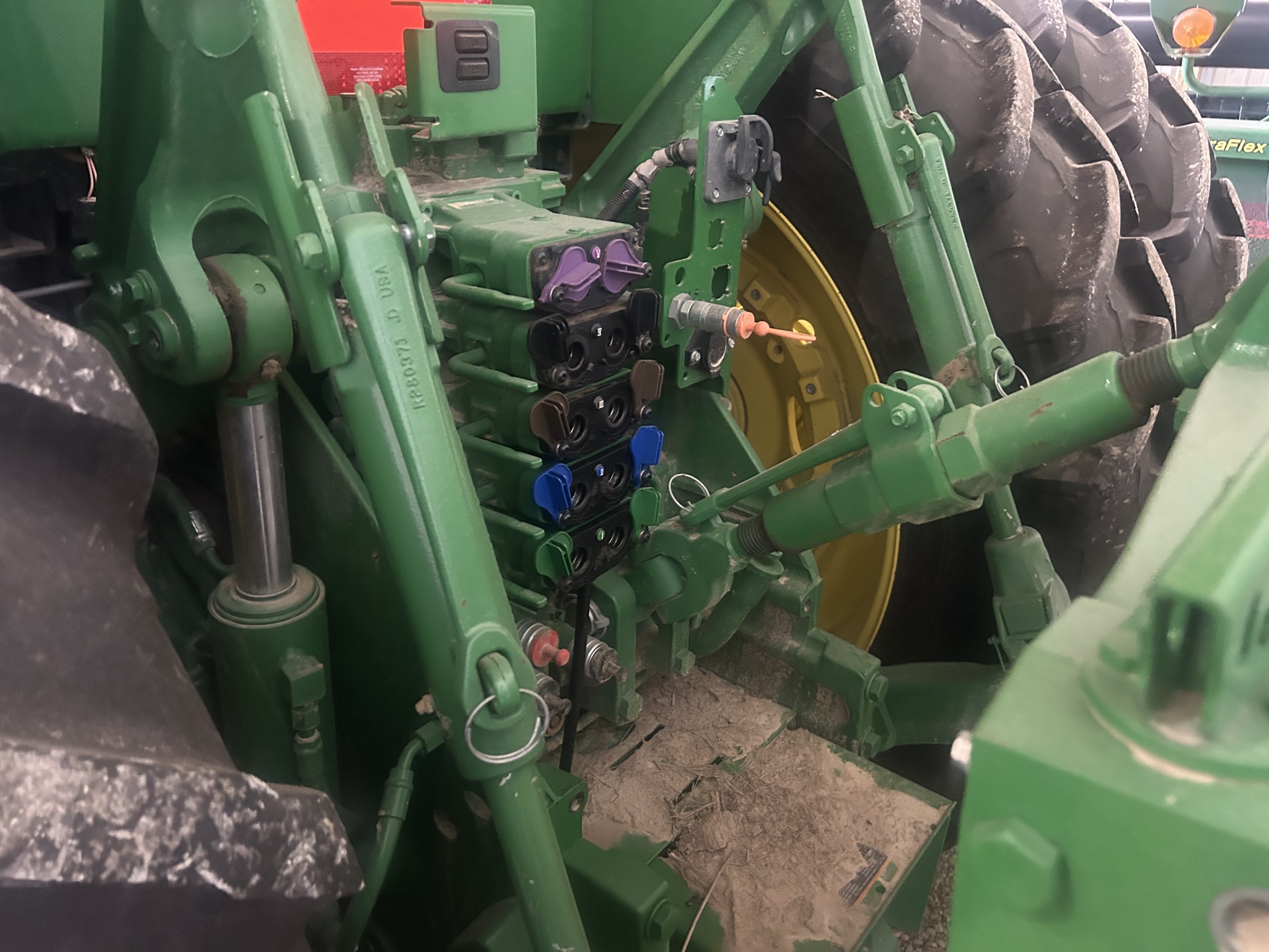 2020 John Deere 8295R Image 8