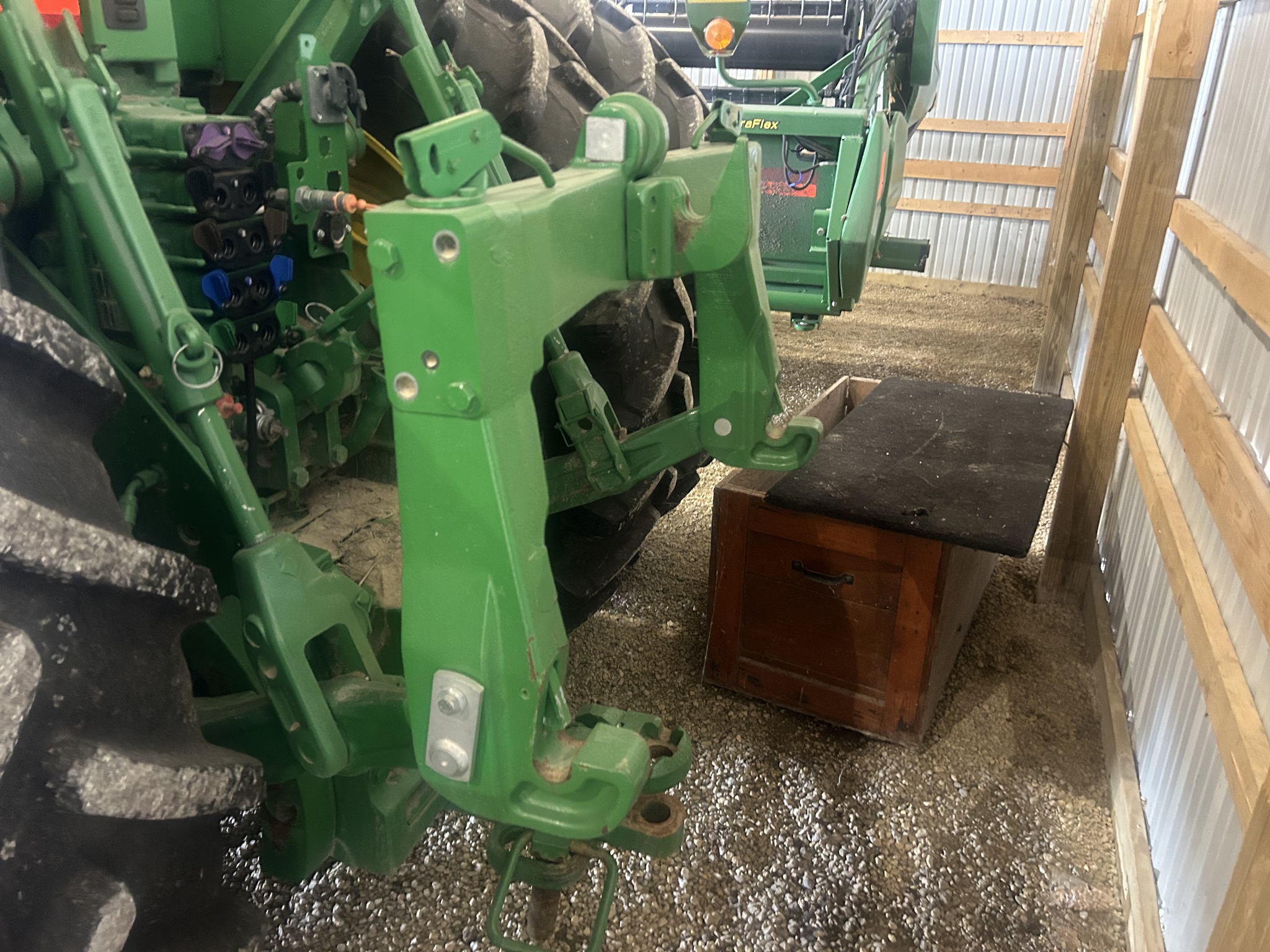 2020 John Deere 8295R Image 7