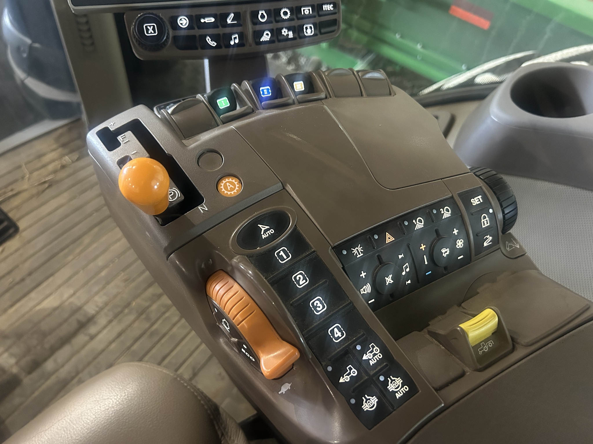 2020 John Deere 8295R Image 14