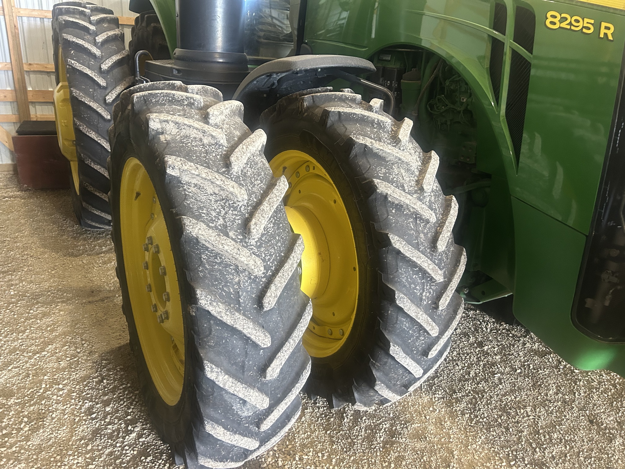 2020 John Deere 8295R Image 9