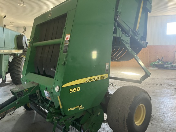  John Deere 568