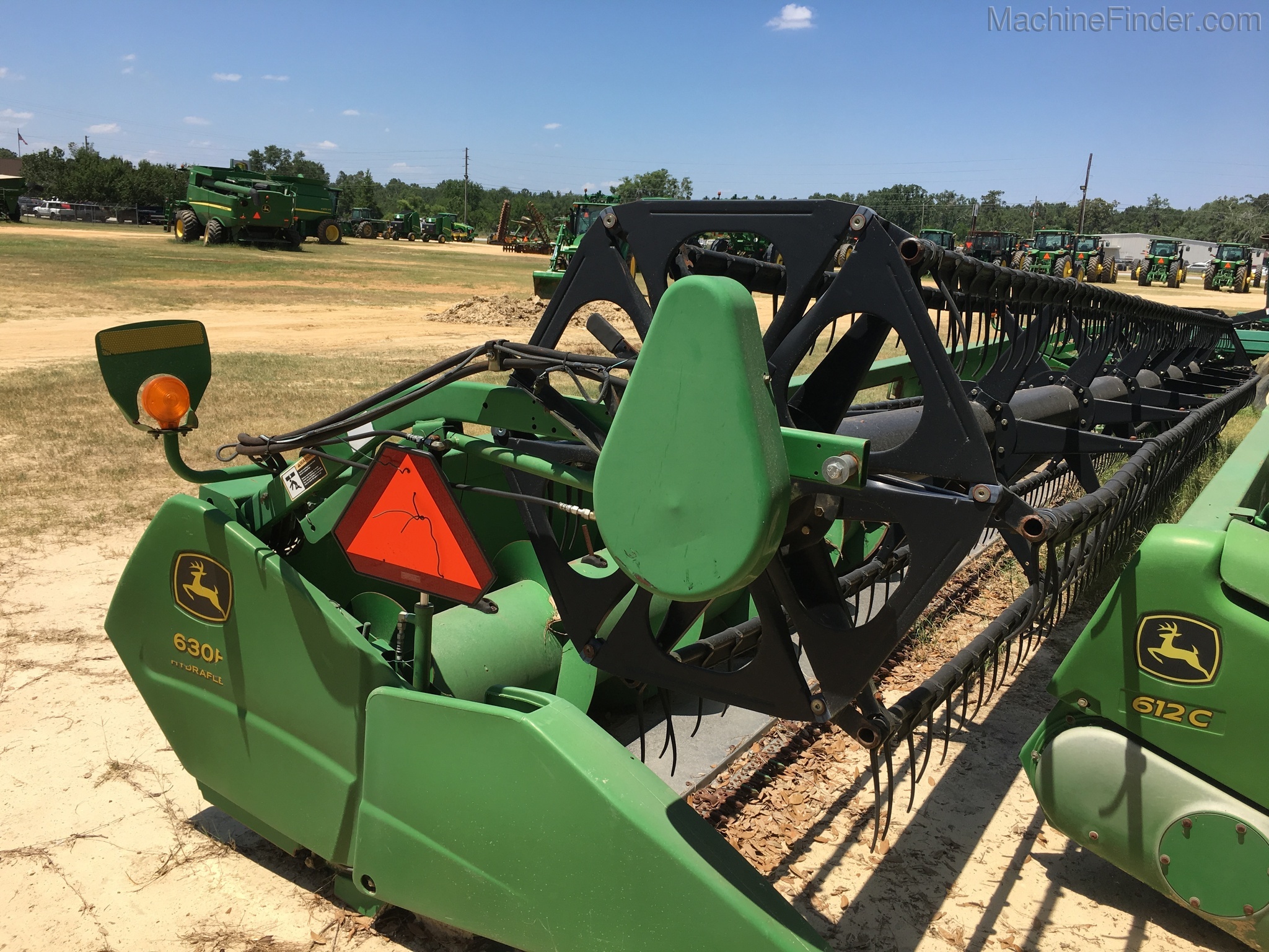 2005 John Deere 630F Image 4