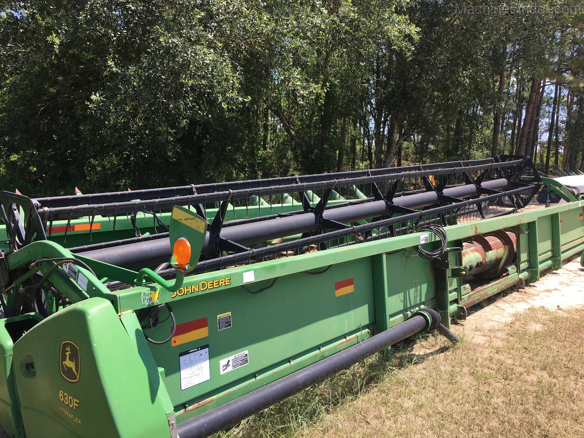 2005 John Deere 630F Image 3