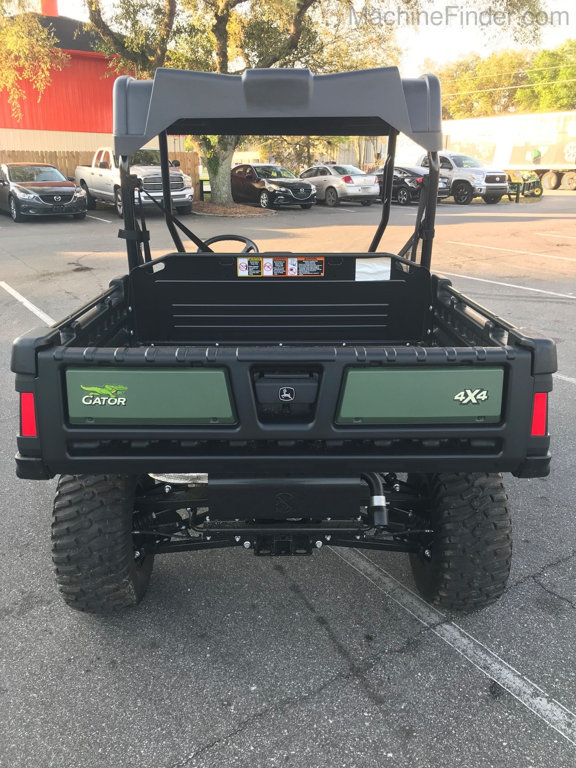 2020 John Deere 825E Image 5