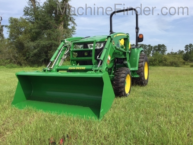 2020 John Deere 3033R Image 5