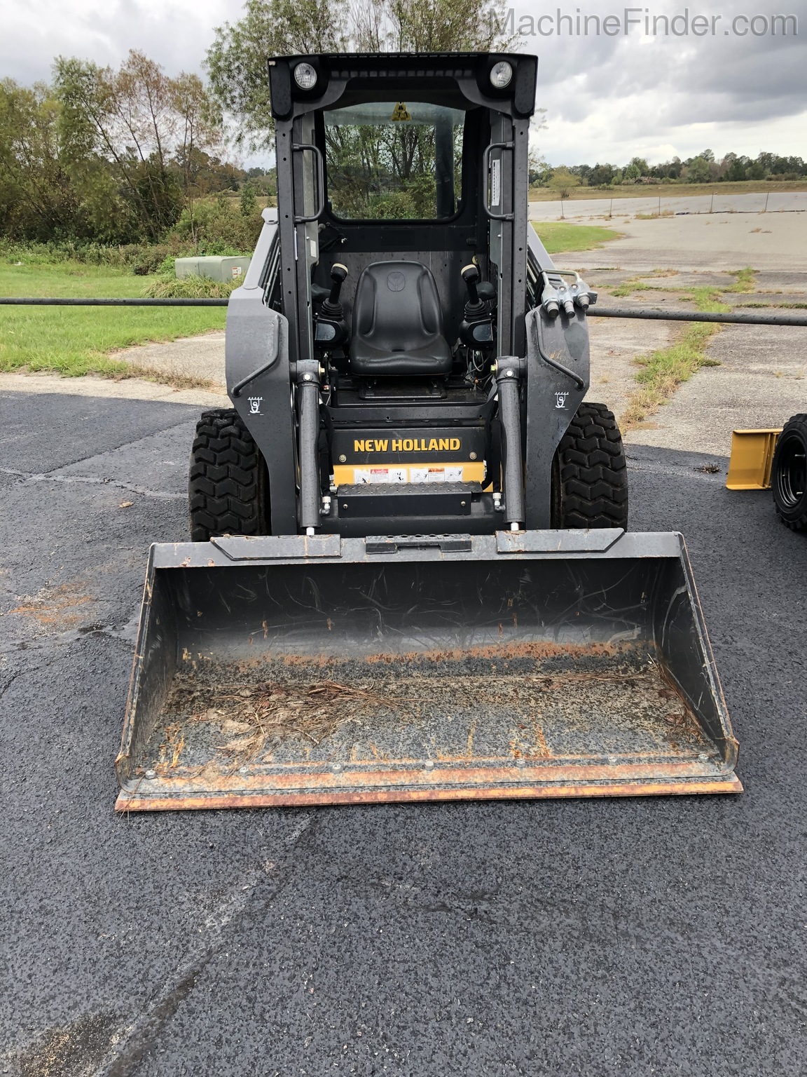 2013 New Holland L218 Image 2