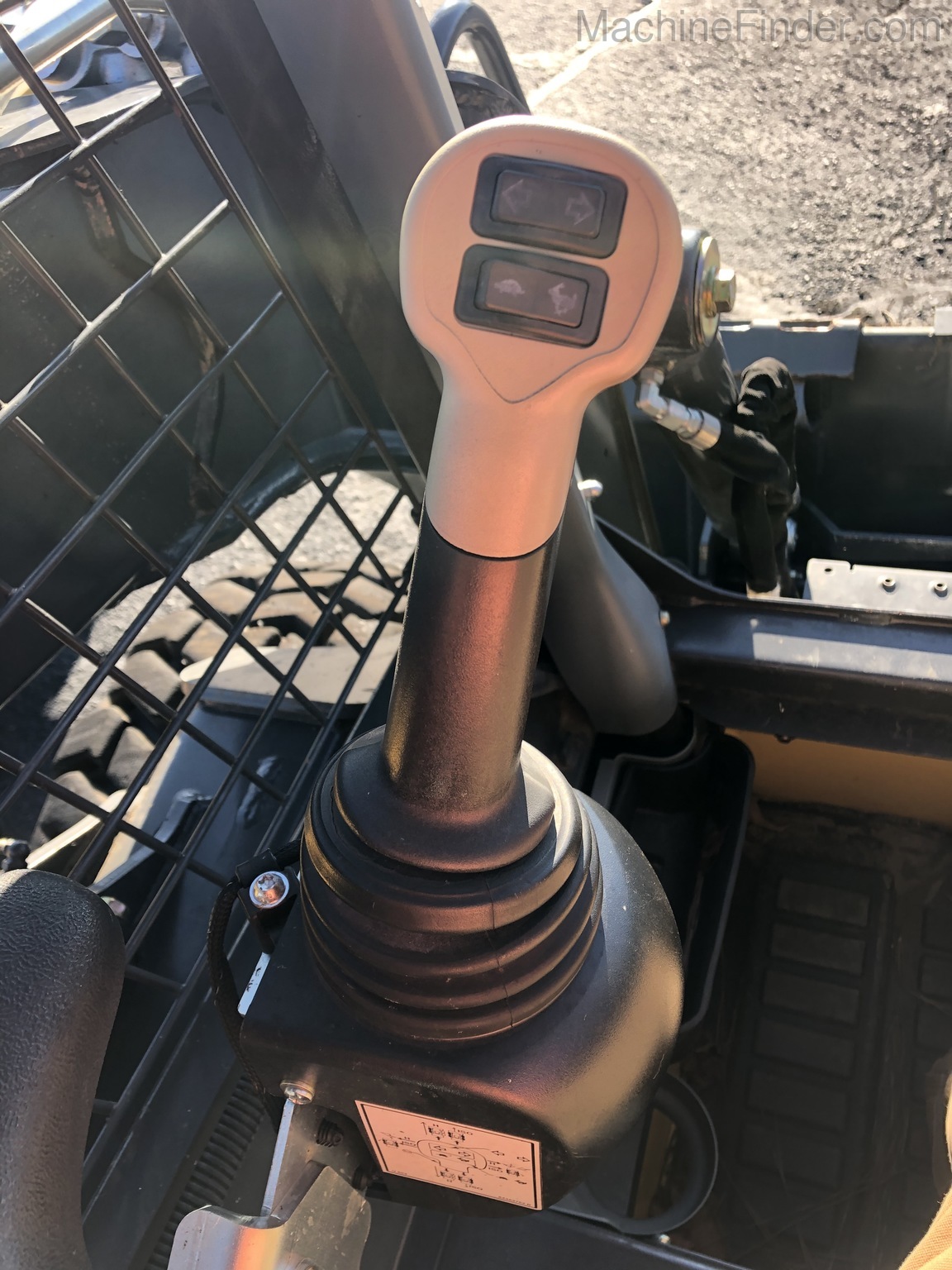 2013 New Holland L218 Image 8