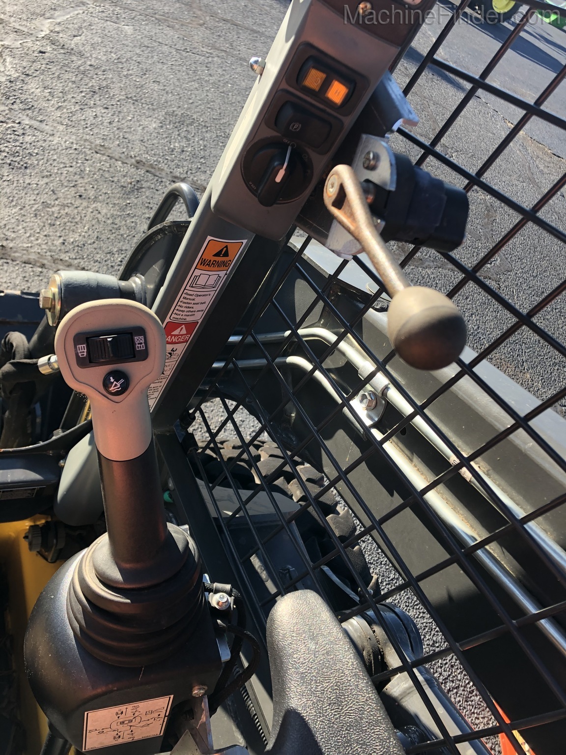 2013 New Holland L218 Image 9