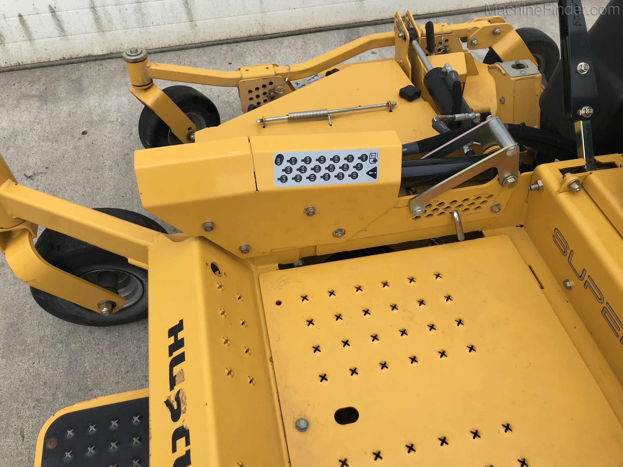 2017 Hustler SUPER 104 Image 10