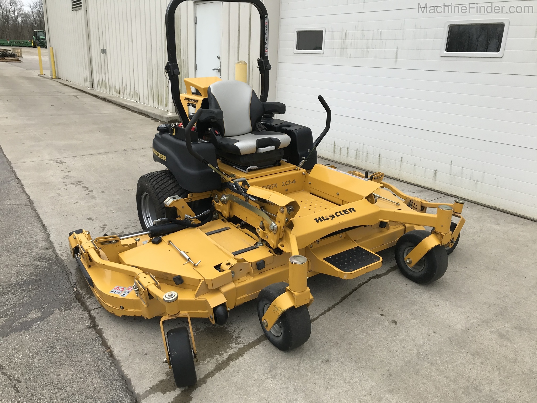 2017 Hustler SUPER 104 Image 2