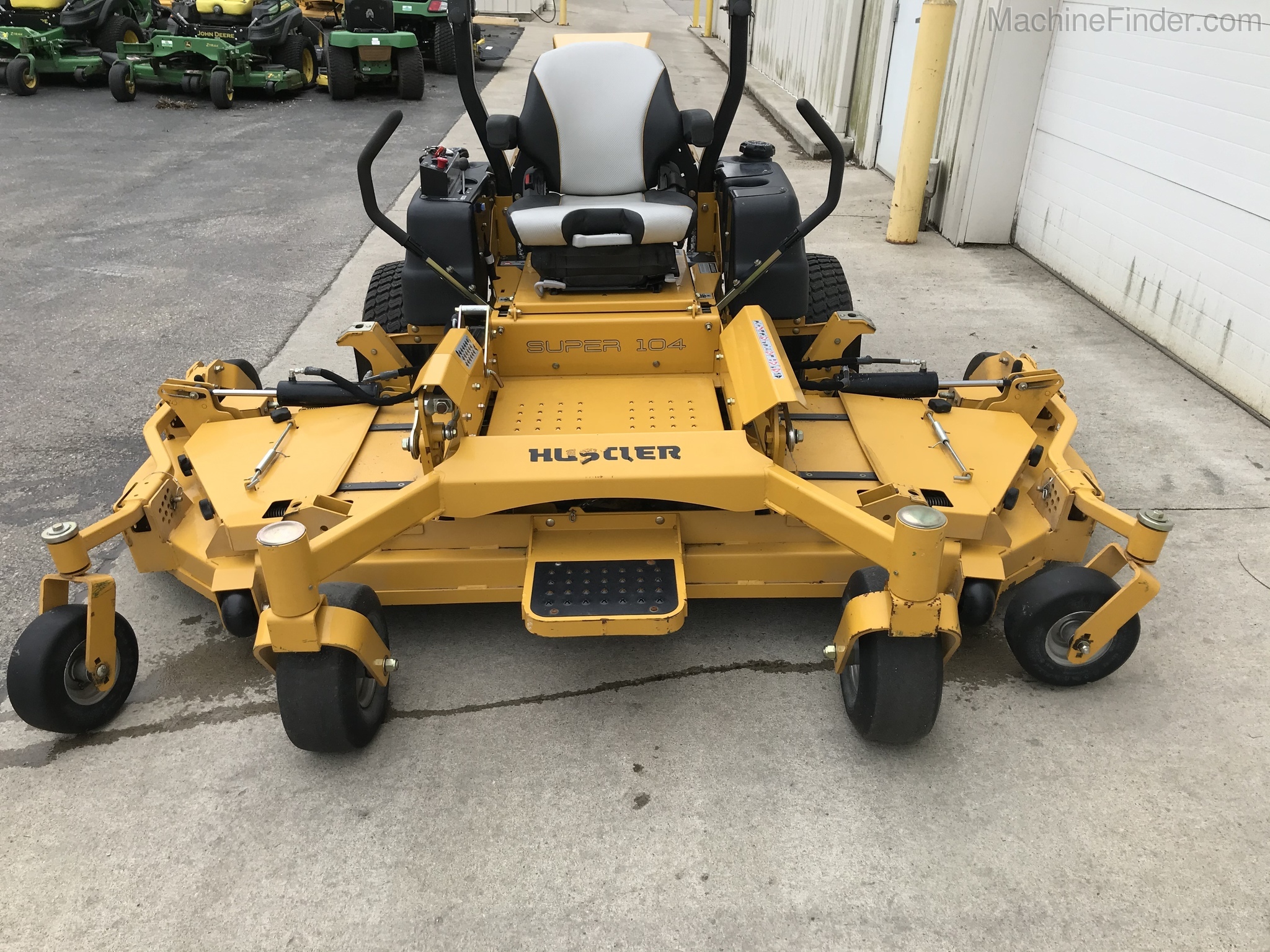 2017 Hustler SUPER 104 Image 4