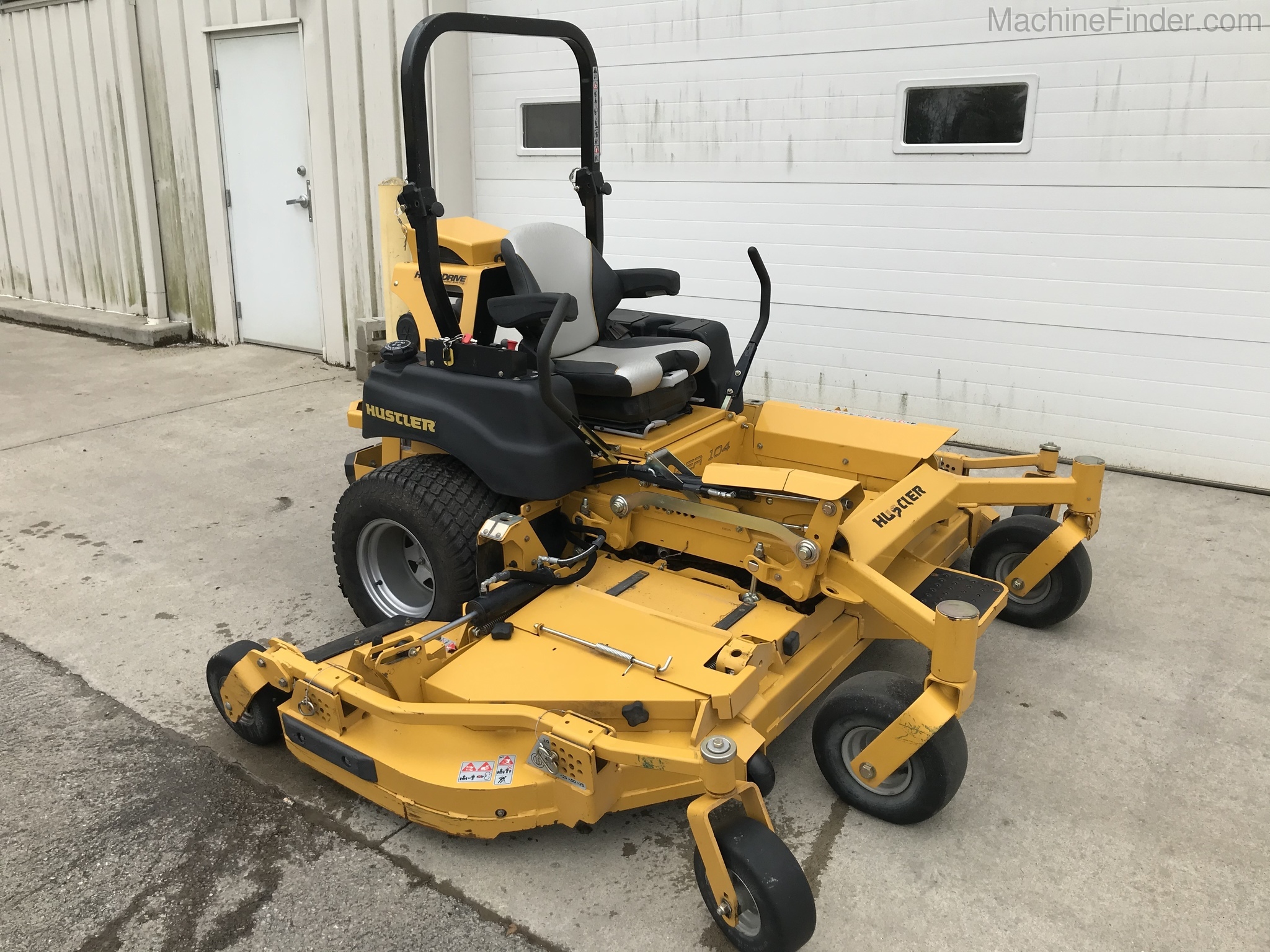 2017 Hustler SUPER 104 Image 3