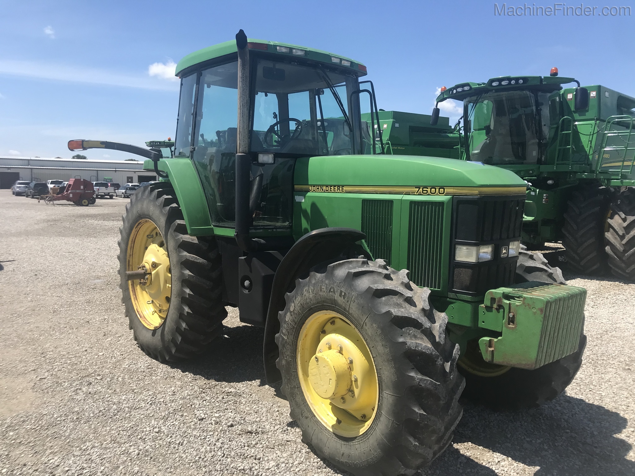 1993 John Deere 7600 Image 2