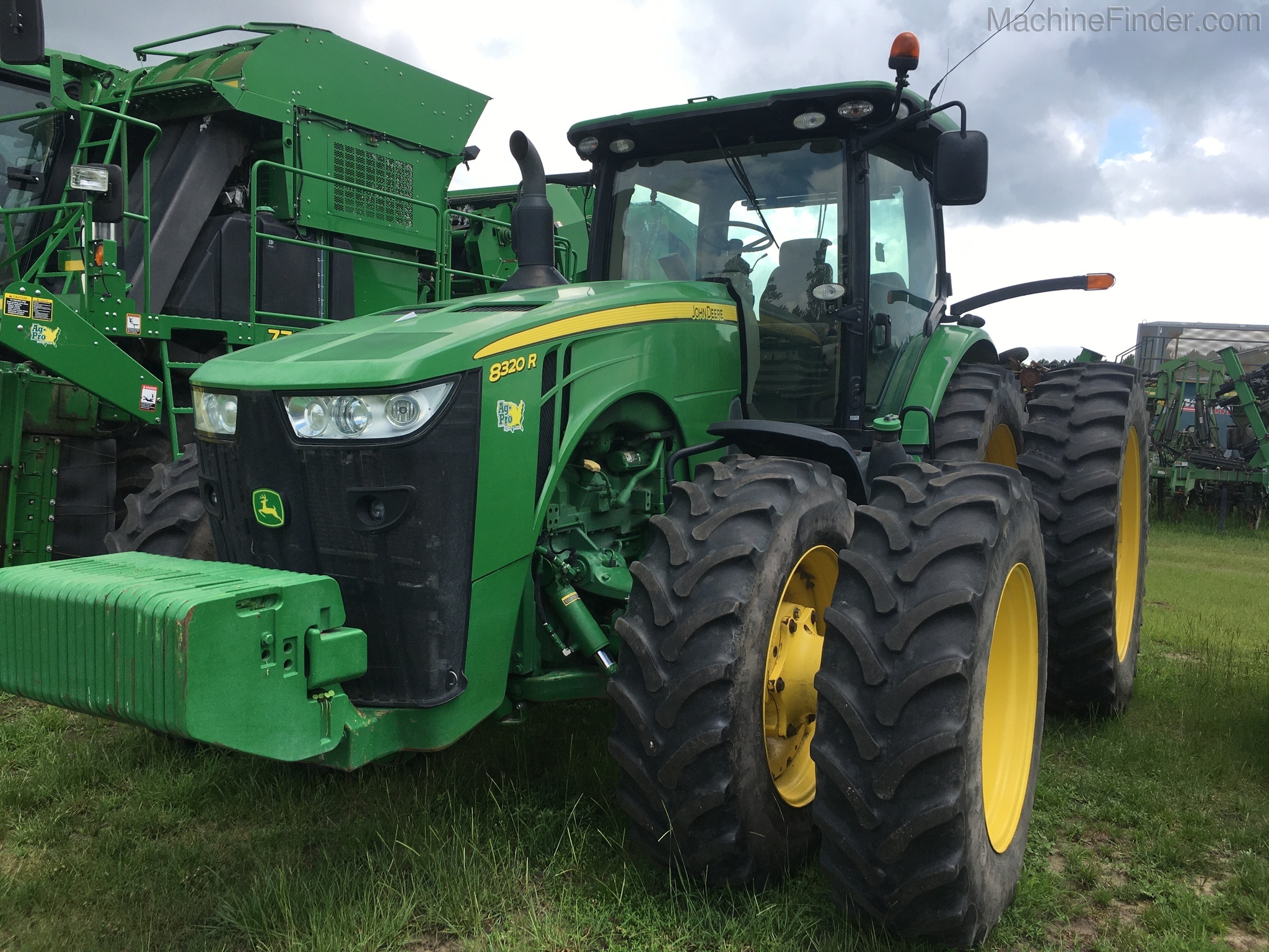 2014 John Deere 8320R Image 2