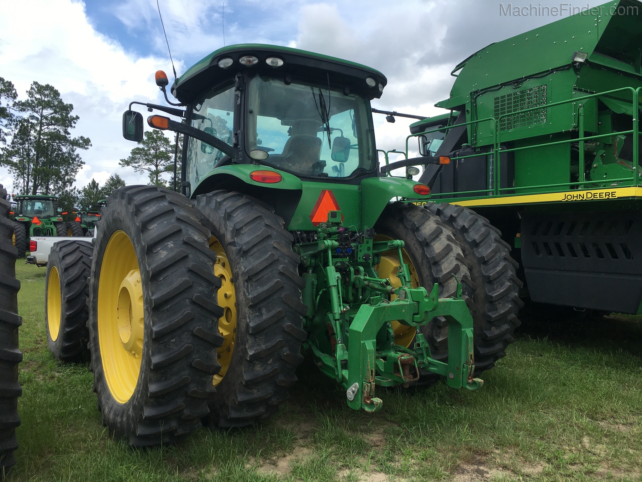 2014 John Deere 8320R Image 3