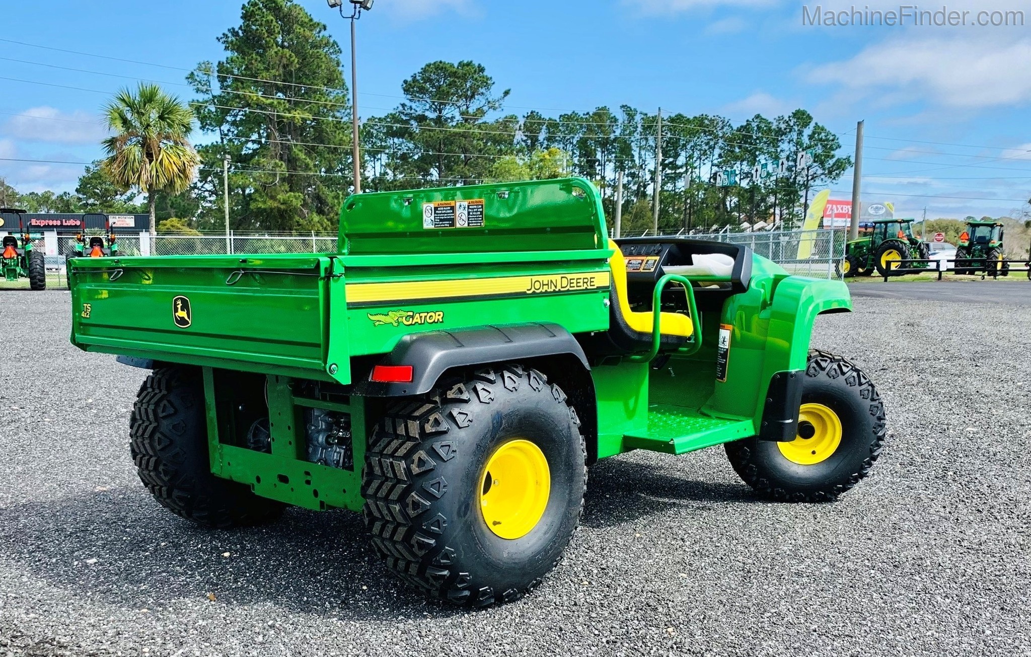 2019 John Deere TS 4X2 Image 2