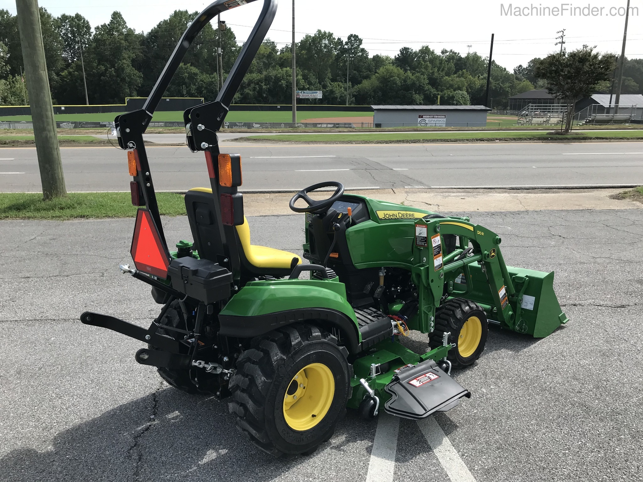 2020 John Deere 1023E Image 4