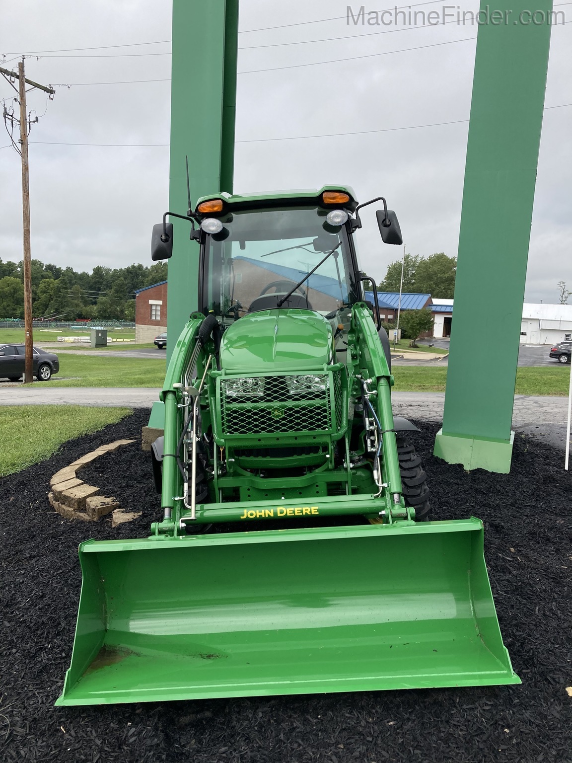 2019 John Deere 3046R Image 4