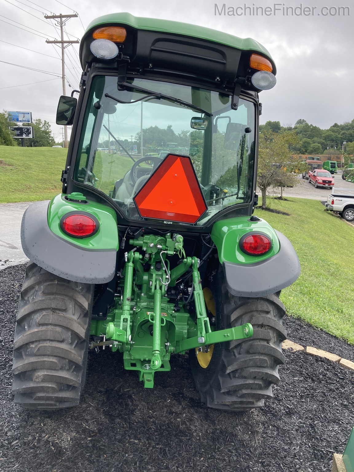 2019 John Deere 3046R Image 5