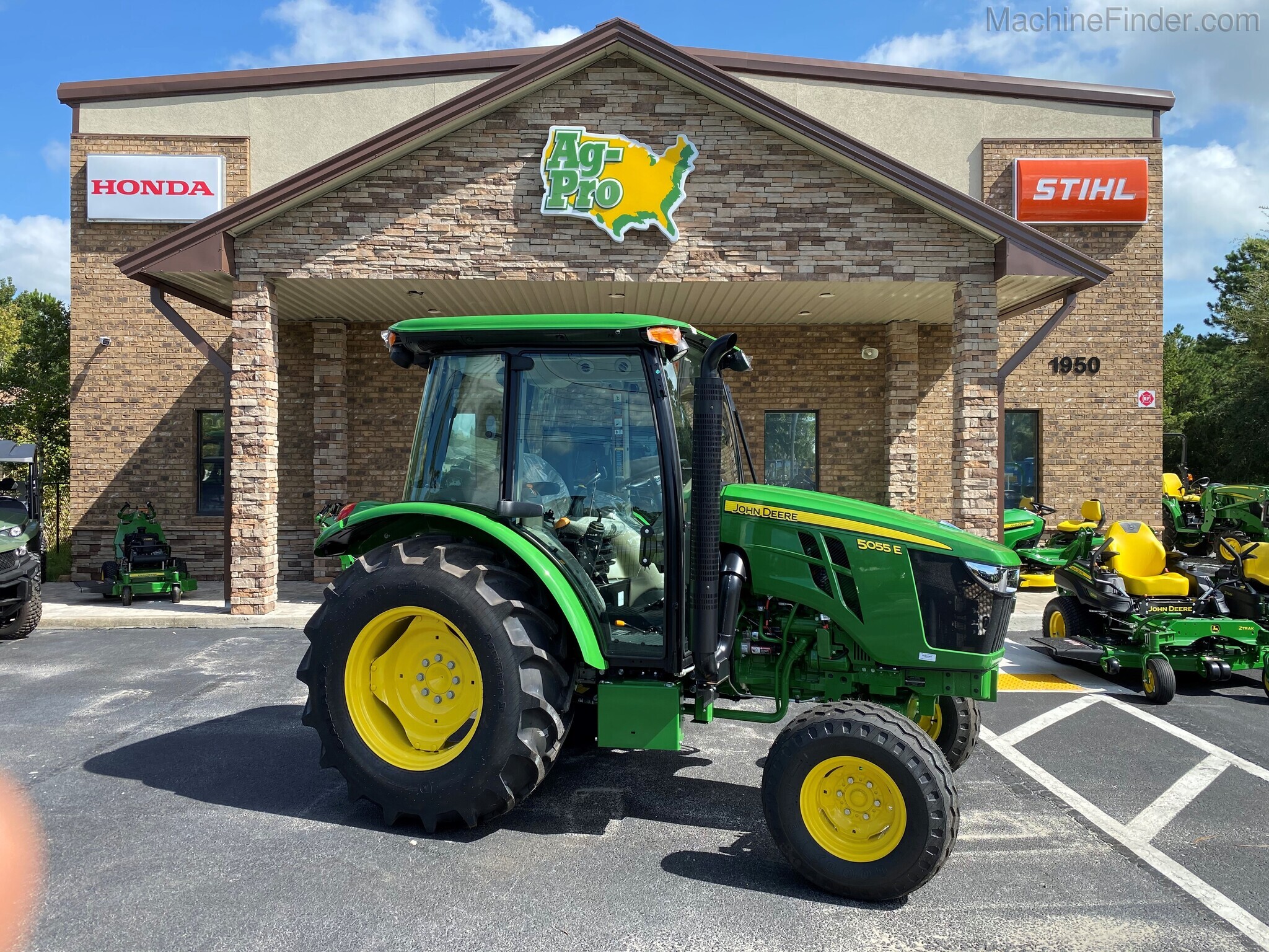 2021 John Deere 5055E Image 1