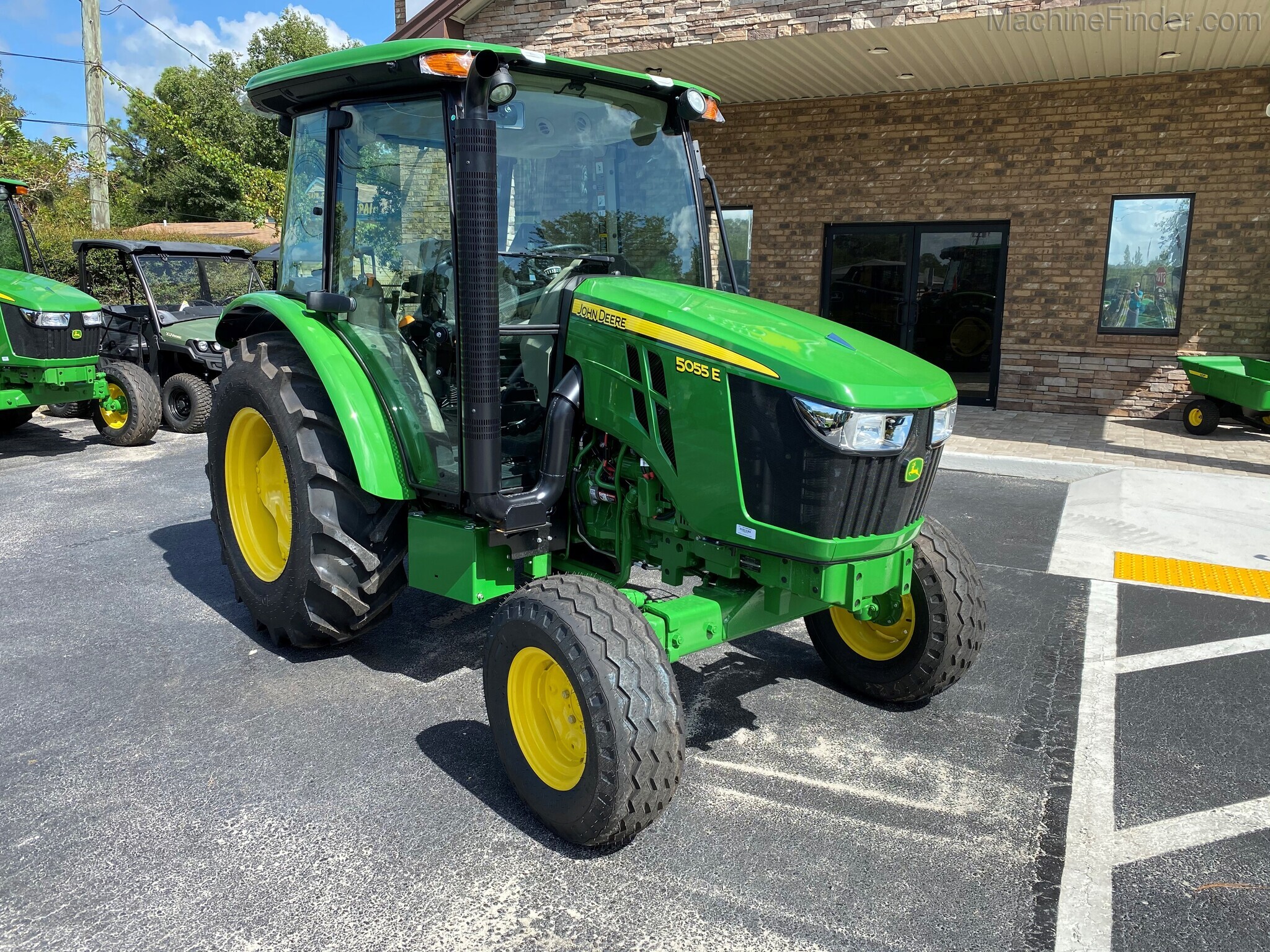 2021 John Deere 5055E Image 2