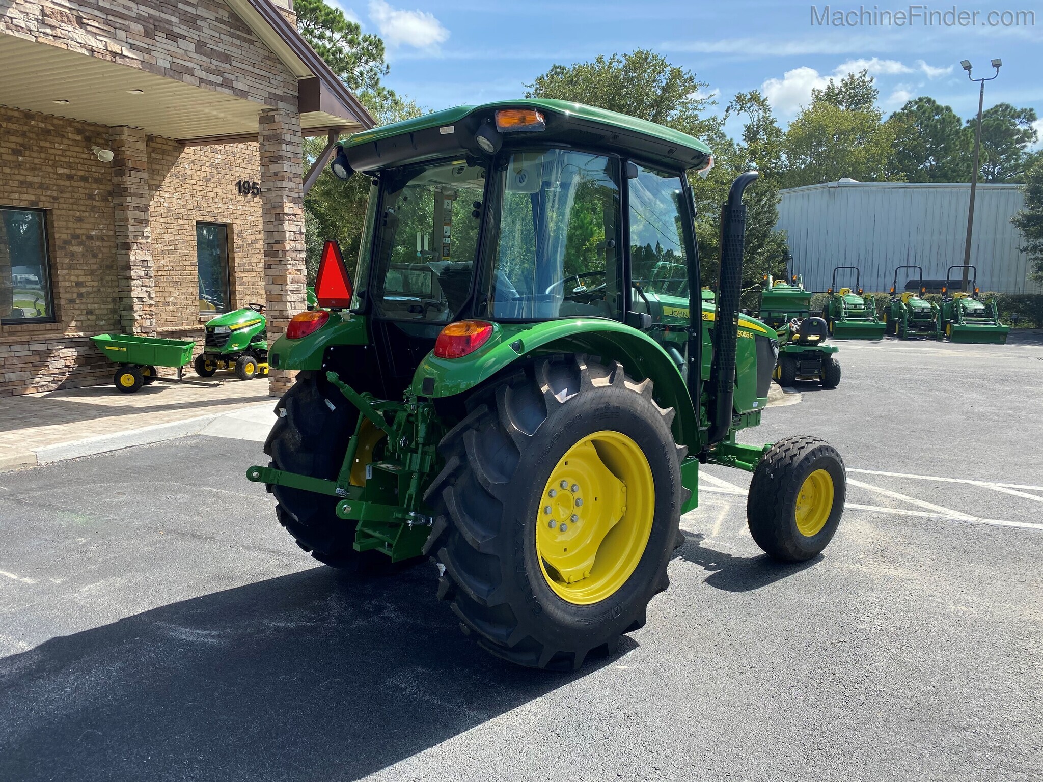 2021 John Deere 5055E Image 6