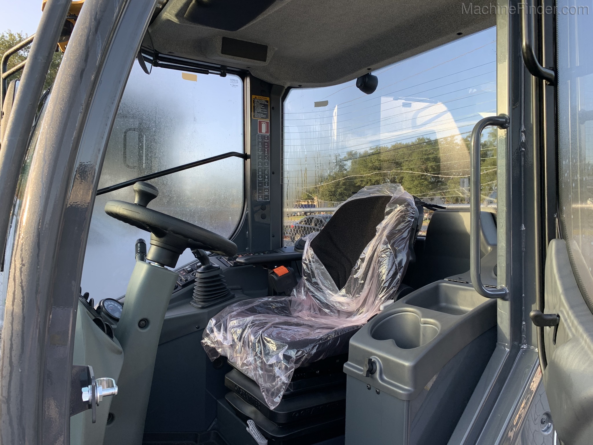 2020 John Deere 304L Image 4