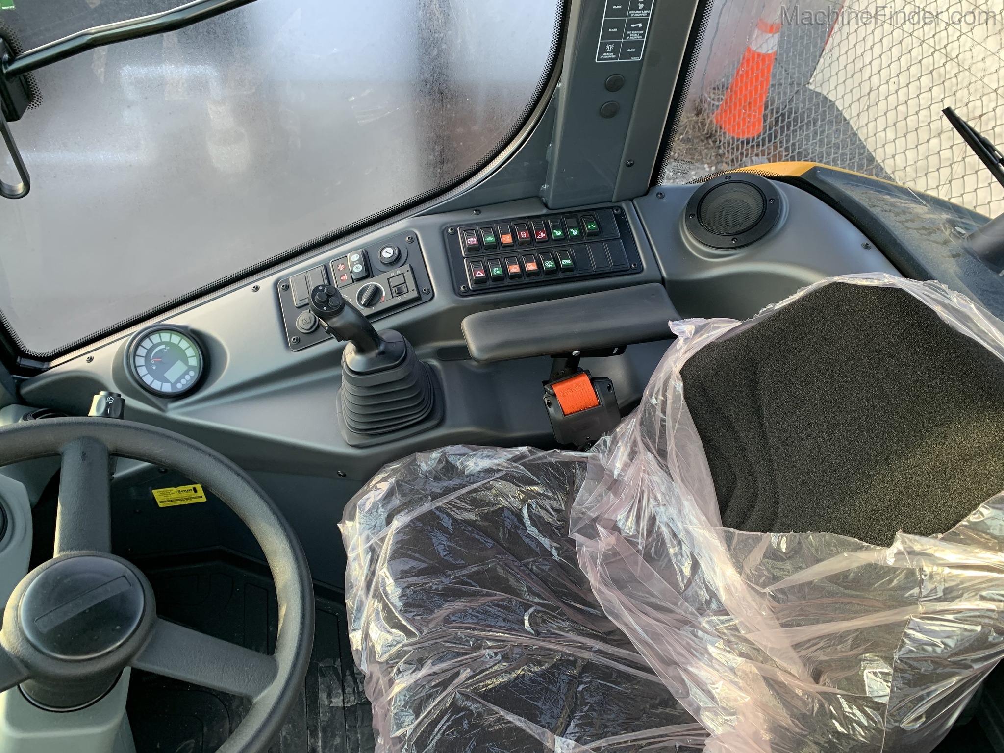 2020 John Deere 304L Image 5