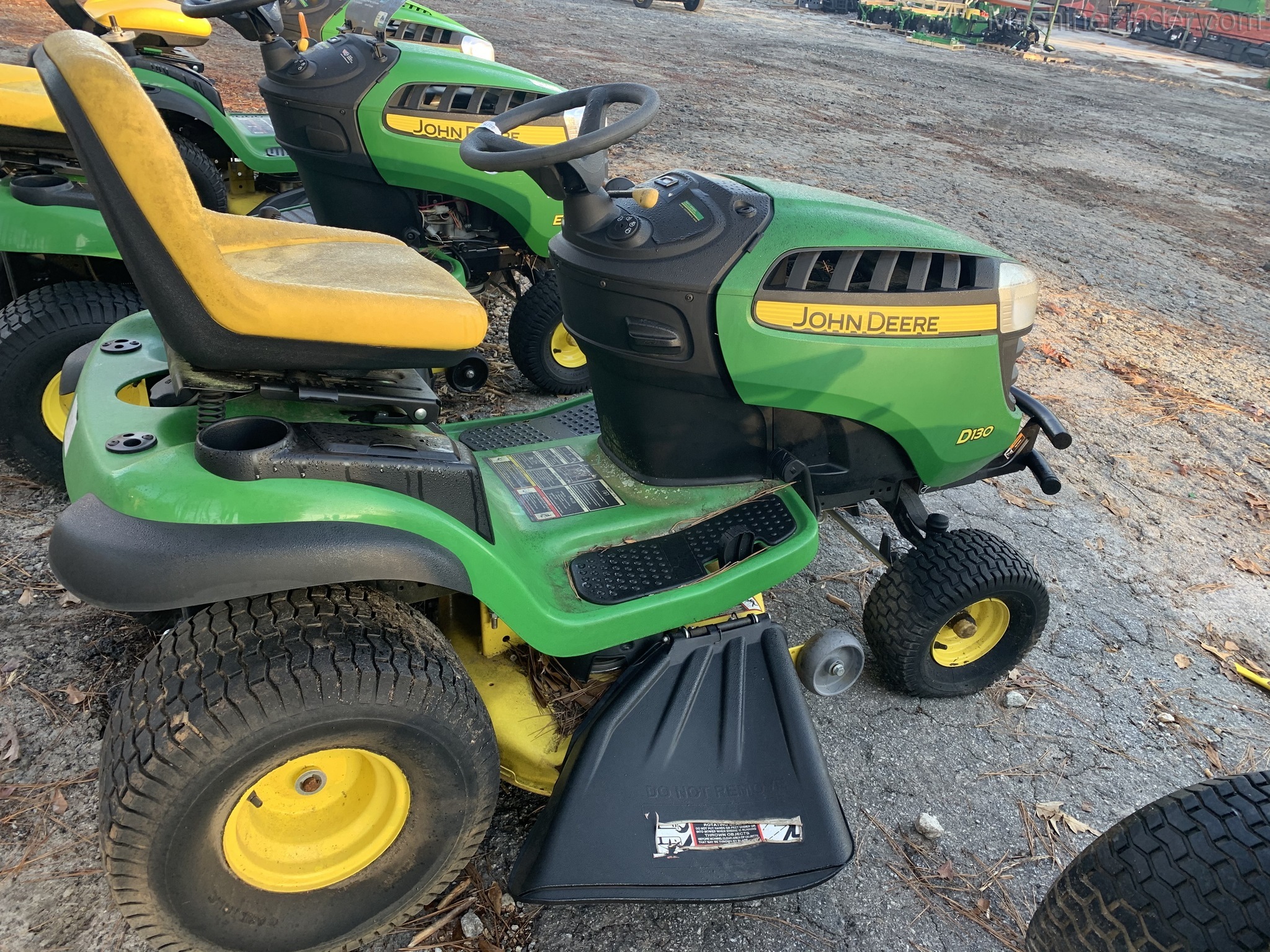 John Deere D130 Image 1