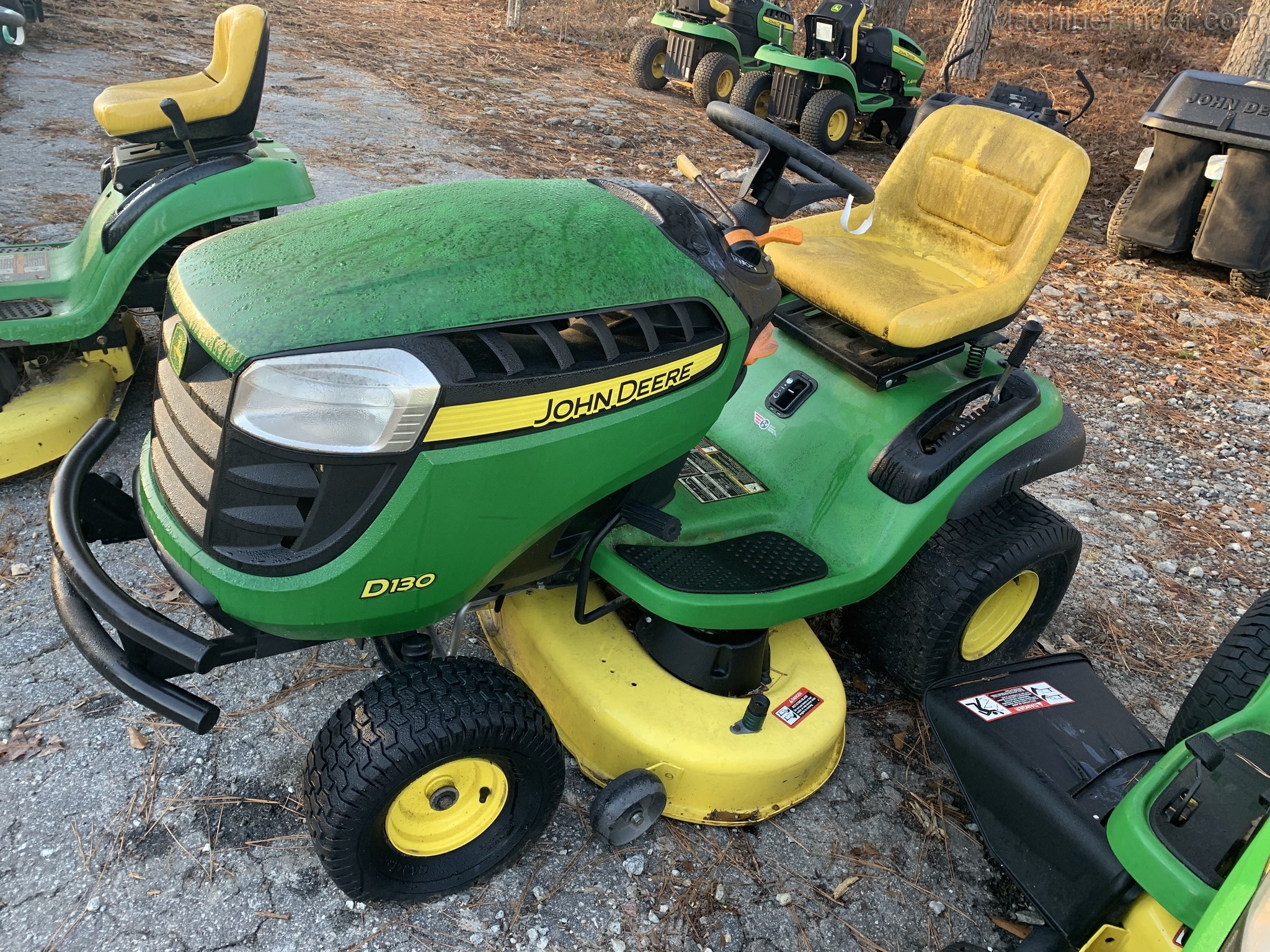 John Deere D130 Image 2