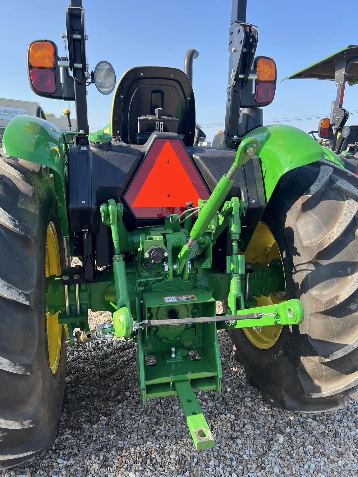 John Deere 5055E Image 3