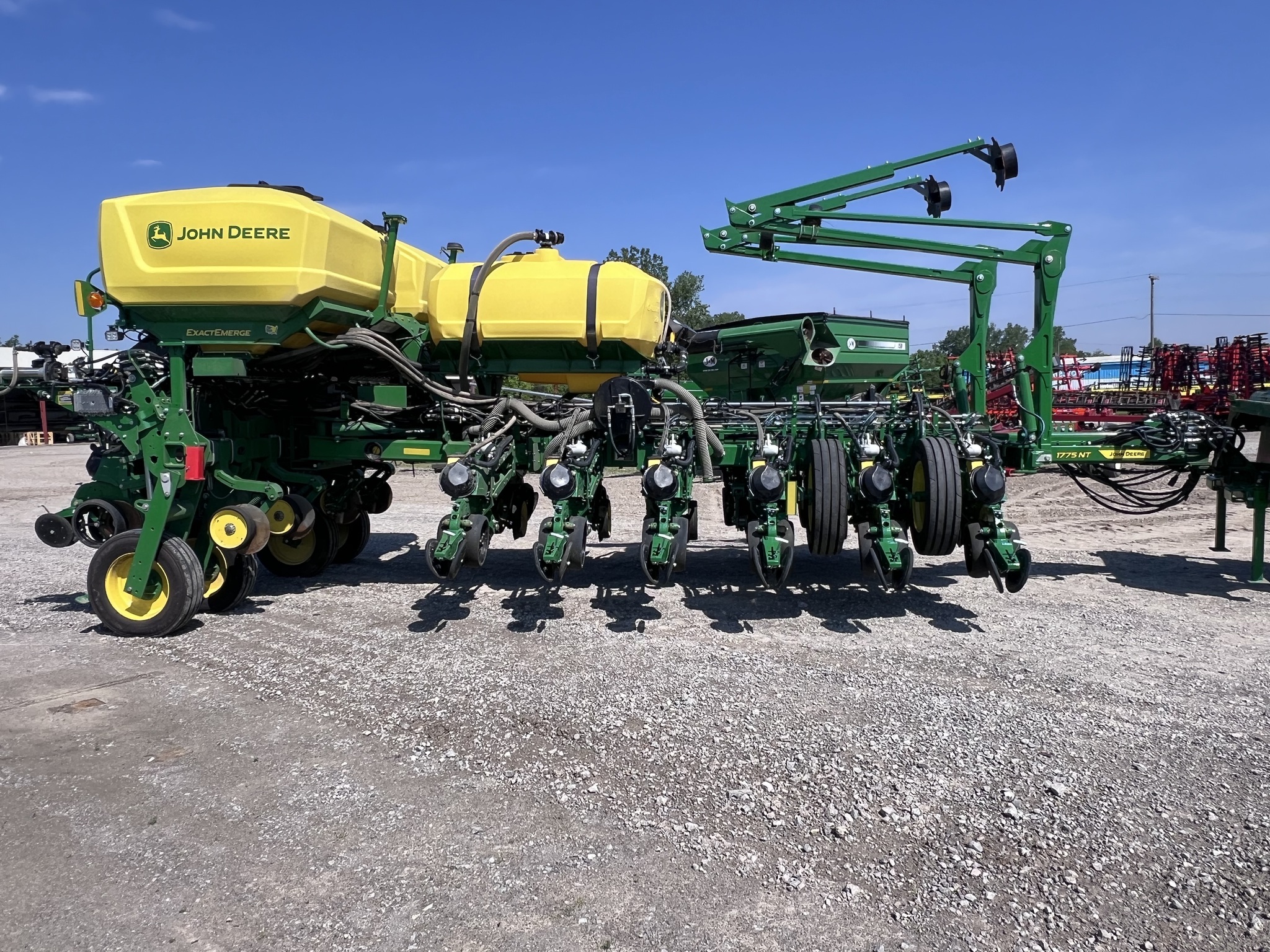 2023 John Deere 1775NT Image 8