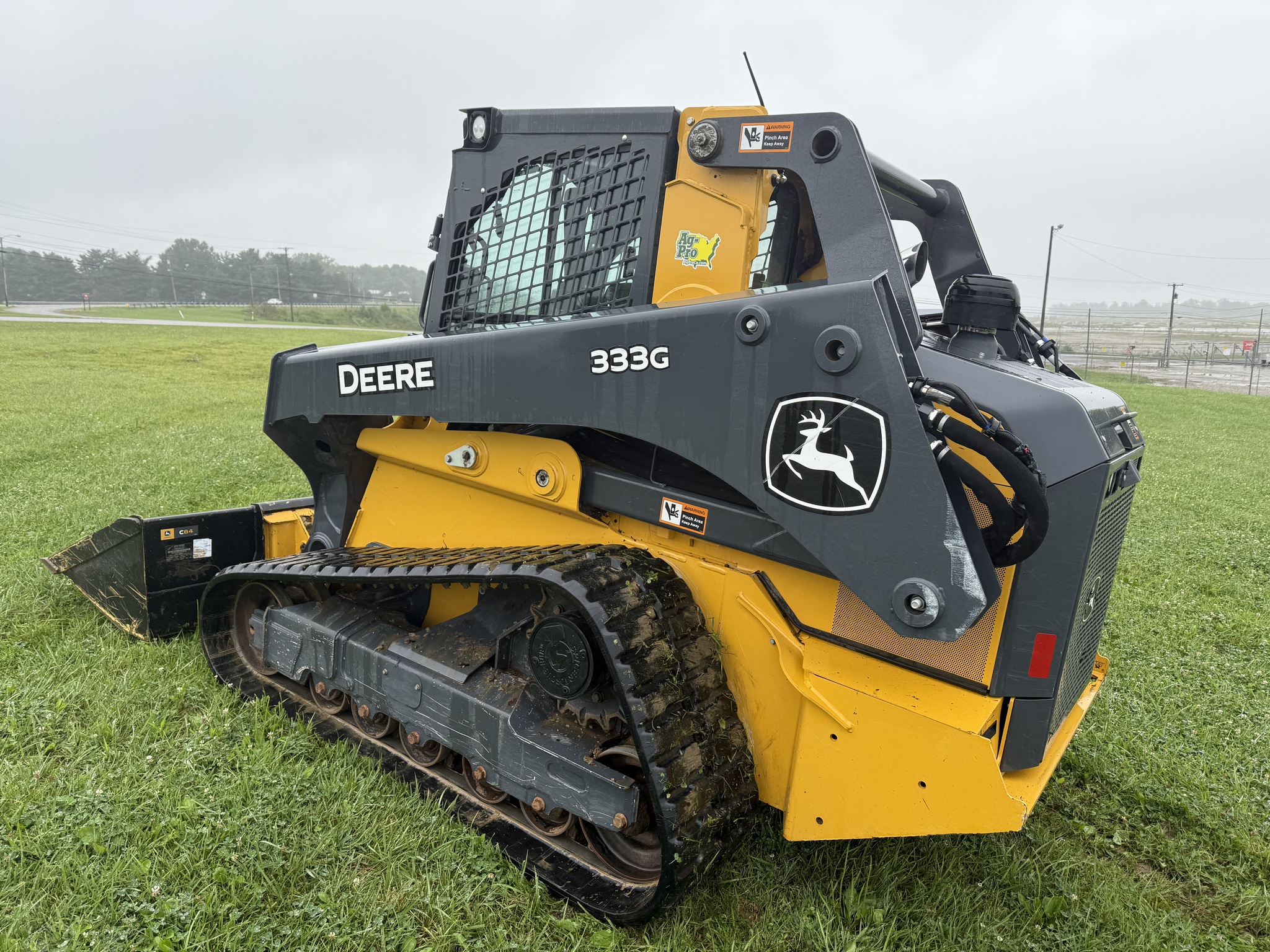 2022 John Deere 333G Image 2