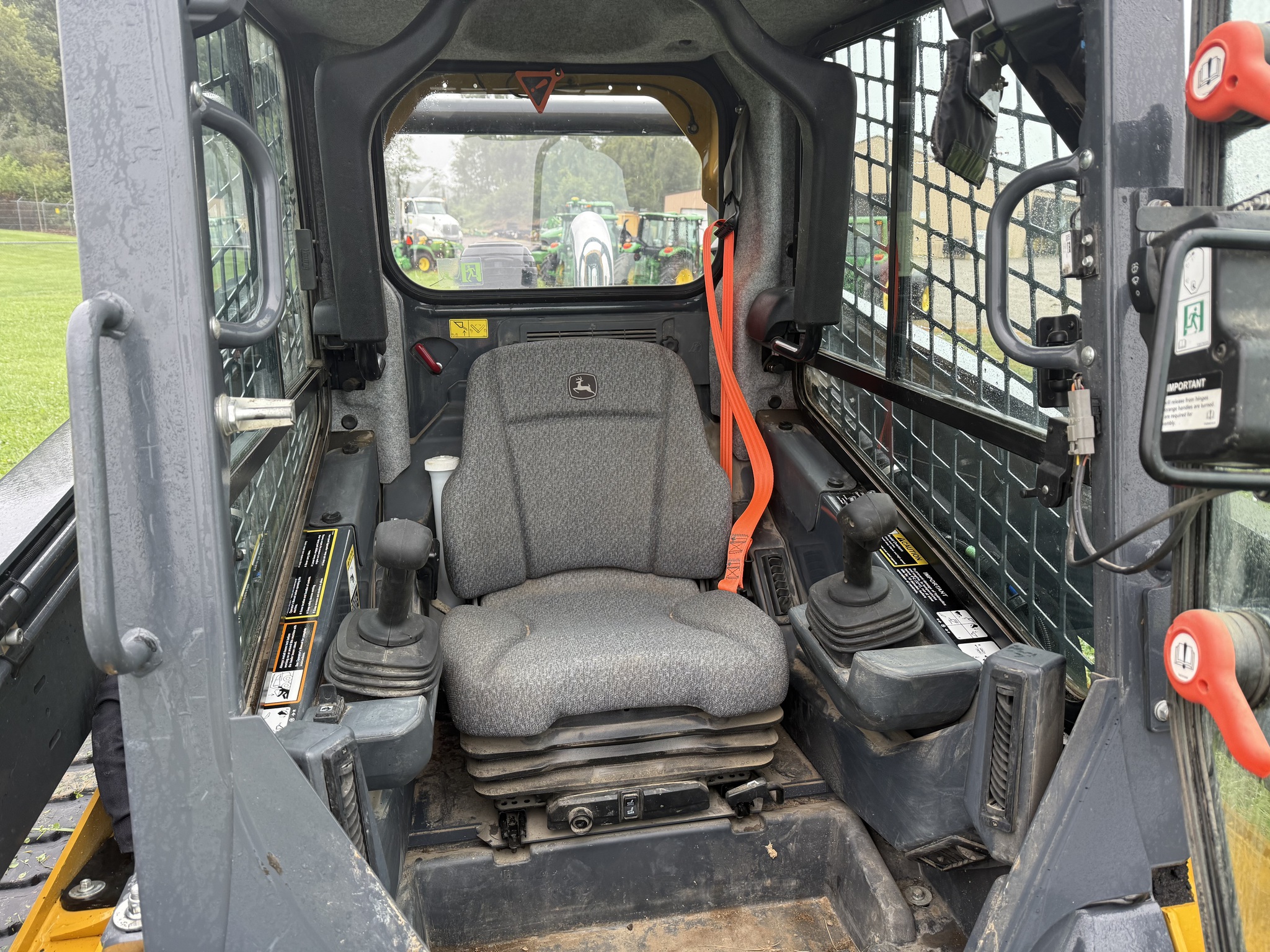 2022 John Deere 333G Image 5