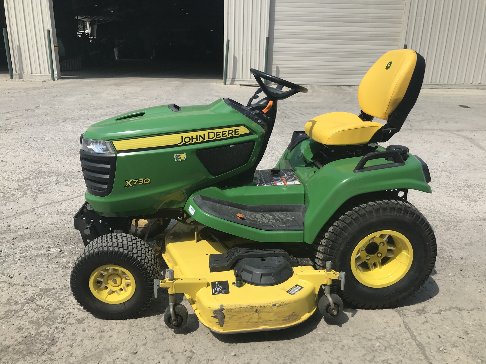 2022 John Deere X730 Image 5
