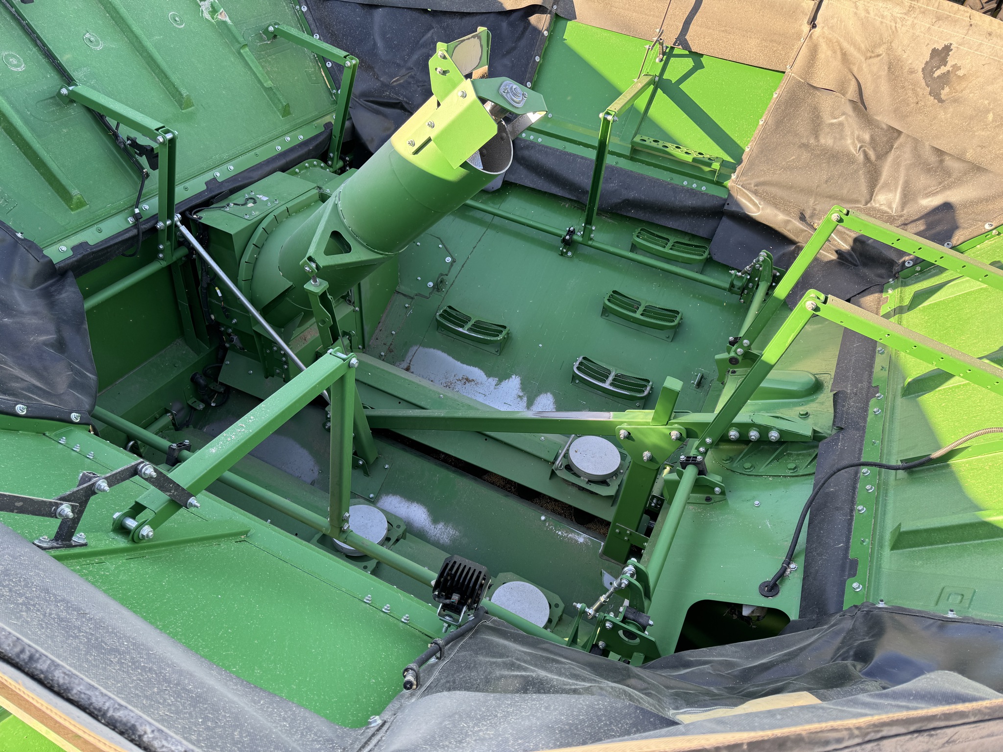  2023 John Deere S780 at Heritage Tractor in Pontiac, IL