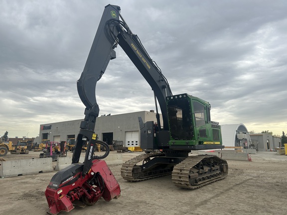 Photo of a 2022 John Deere 2154G