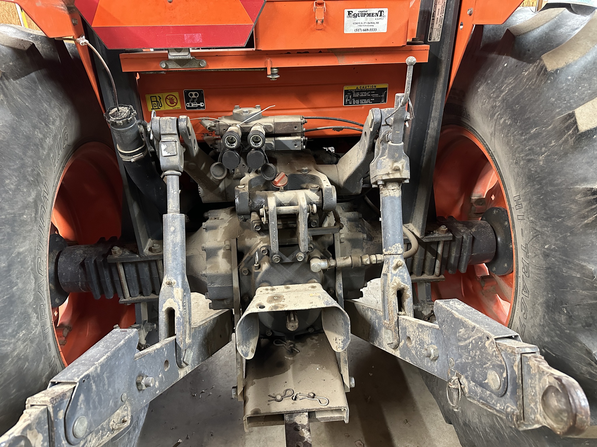 2000 Kubota M9000 Image 5
