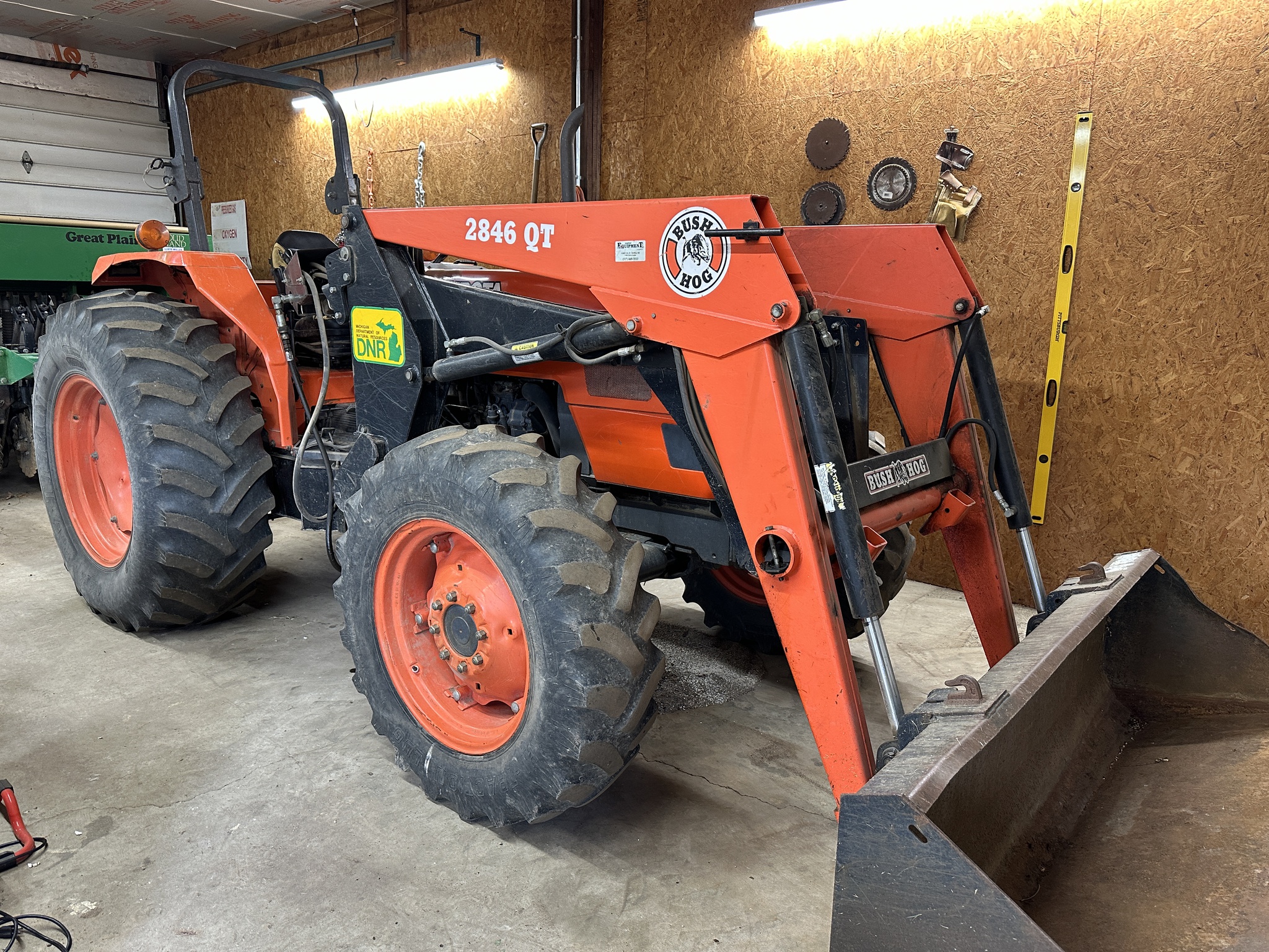 2000 Kubota M9000 Image 1