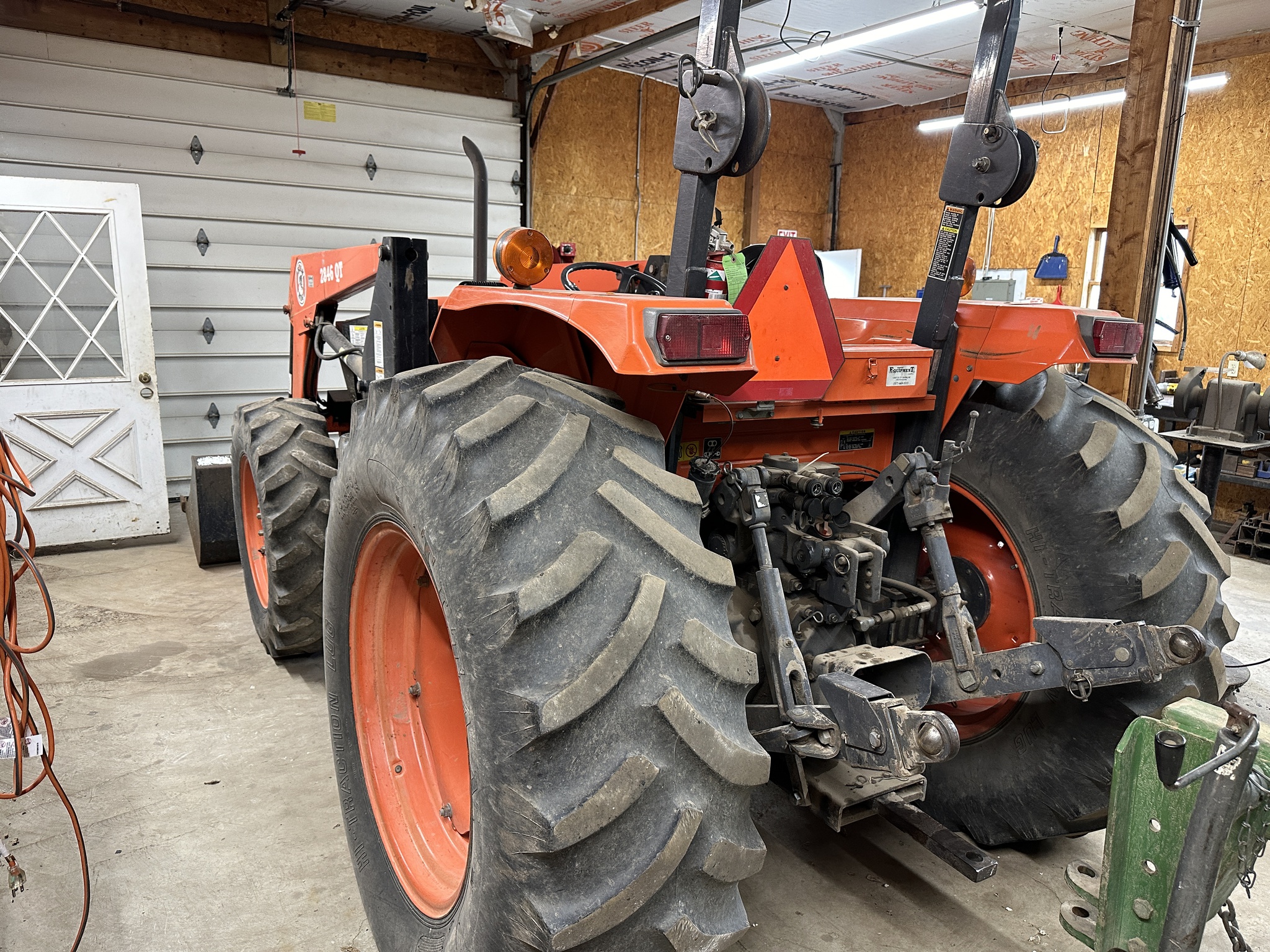 2000 Kubota M9000 Image 3