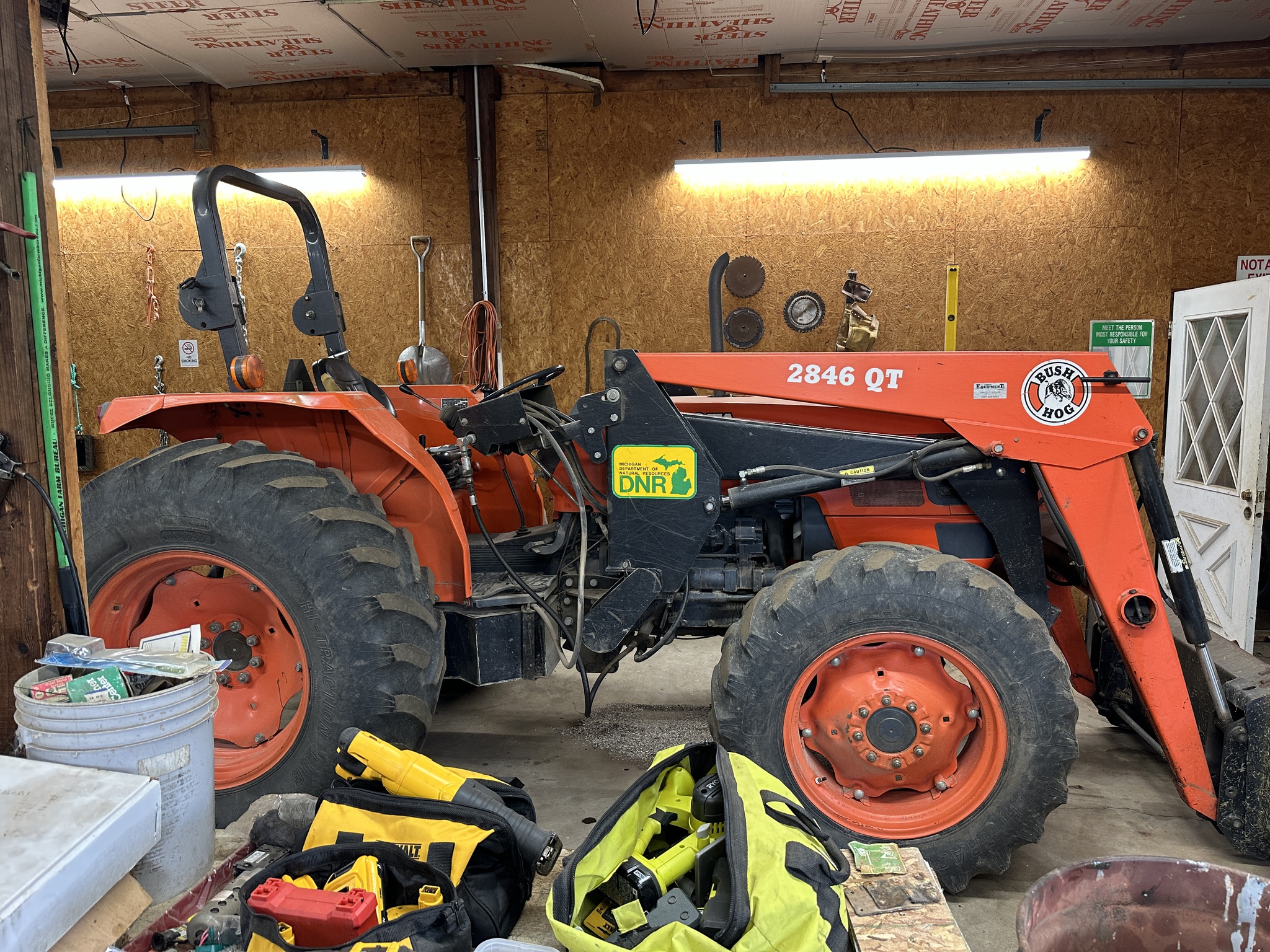 2000 Kubota M9000 Image 2