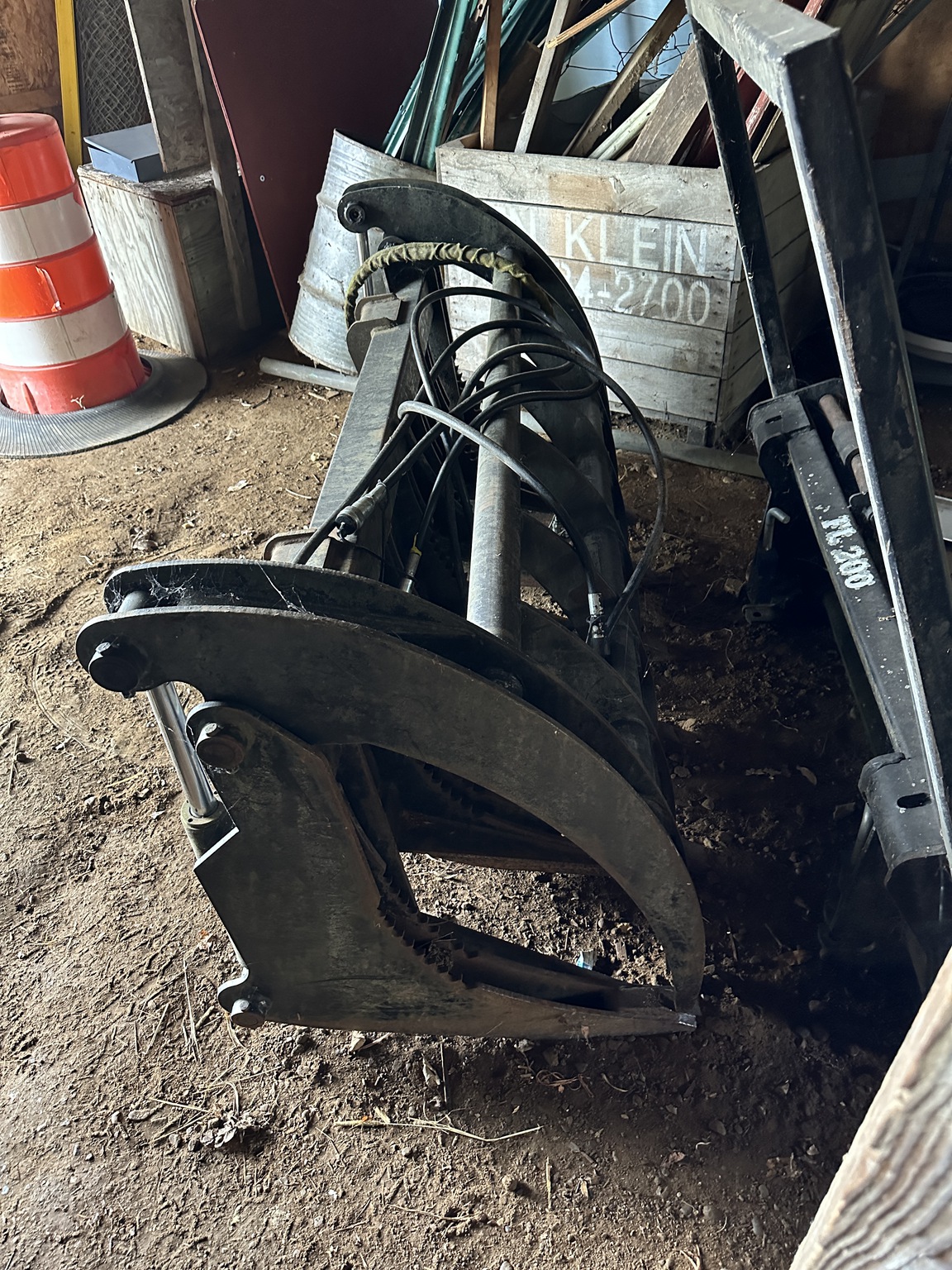 2000 Kubota M9000 Image 7