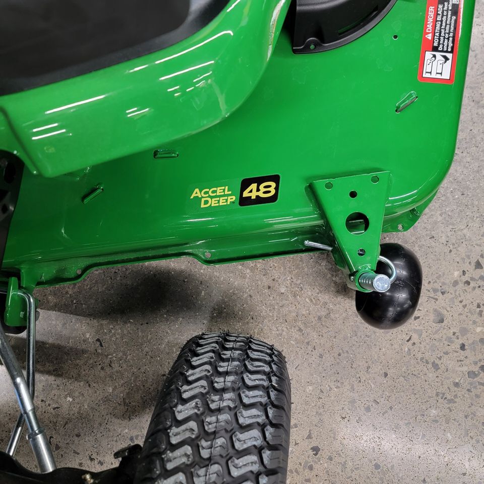 2025 John Deere X380 Image 3
