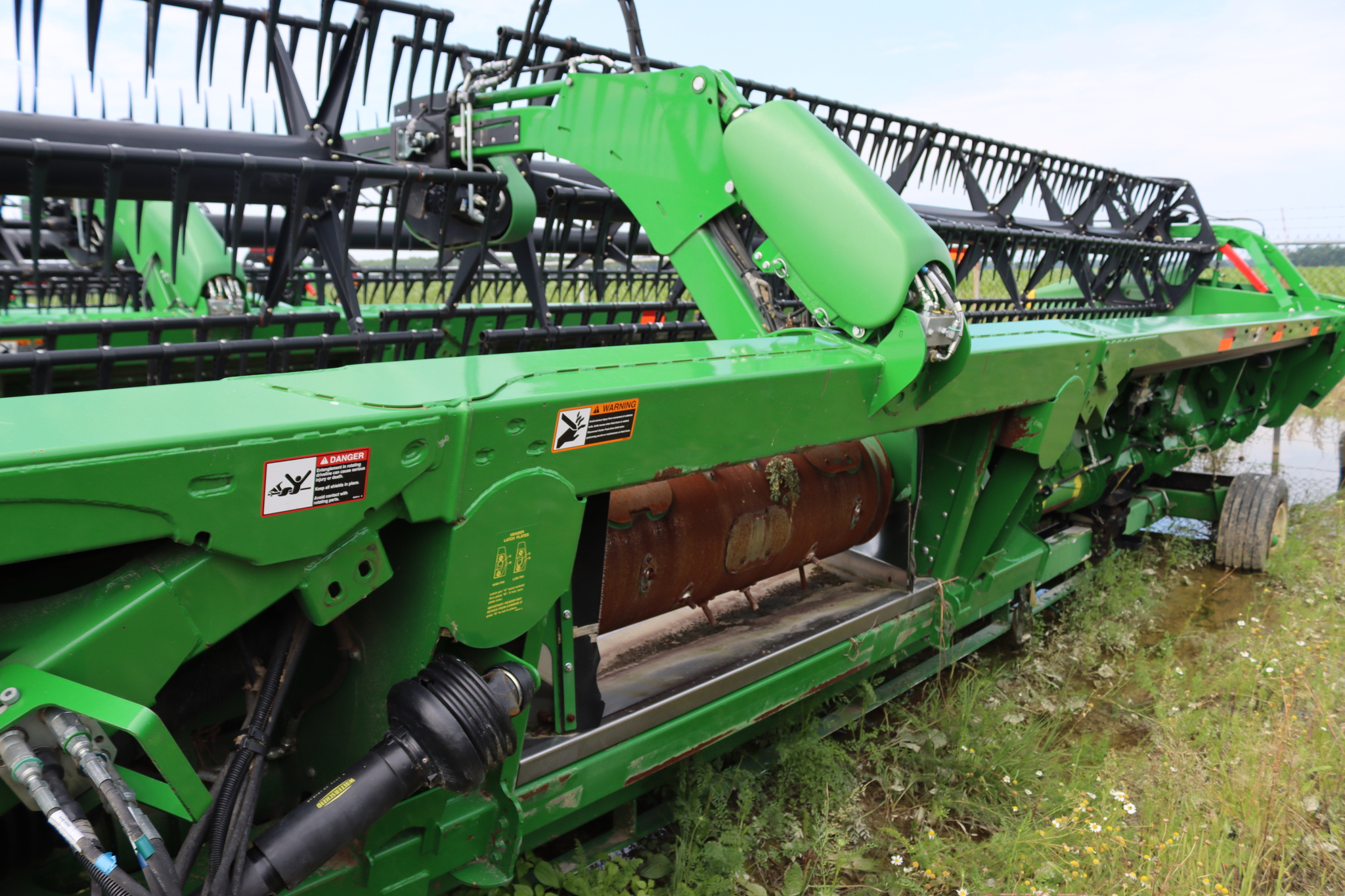 2015 John Deere 645FD Combine Platforms