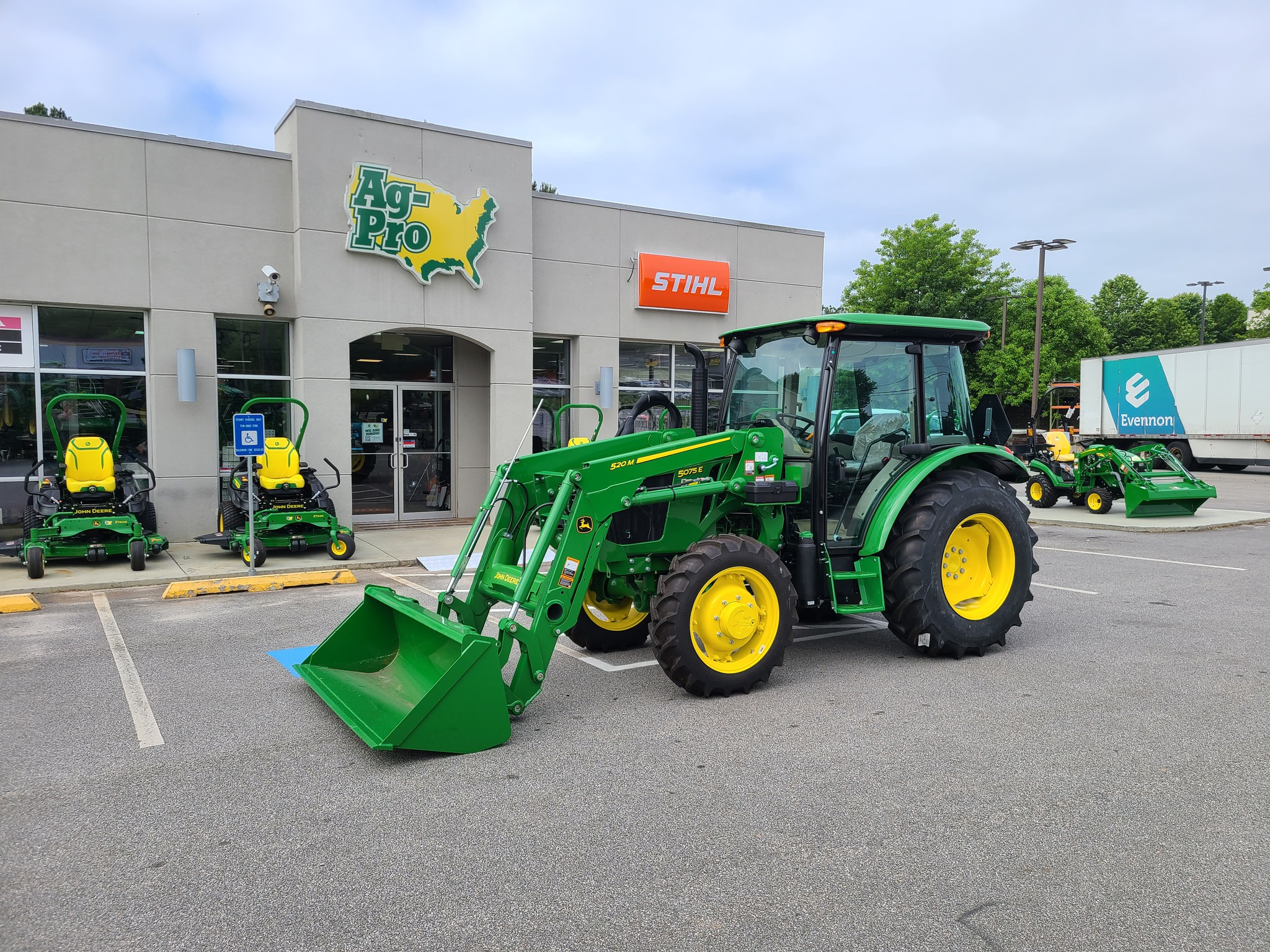 2024 John Deere 5075E Image 1