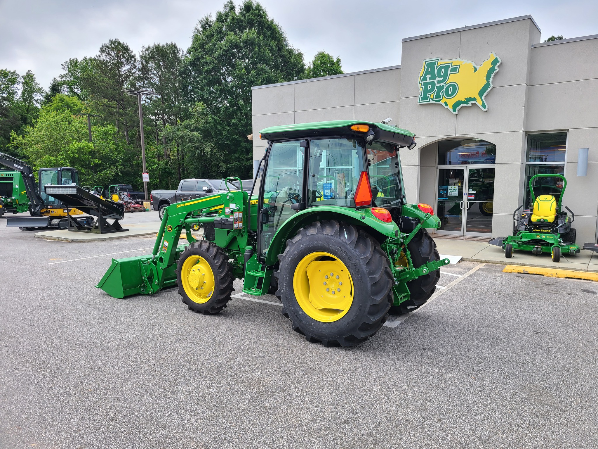 2024 John Deere 5075E Image 4