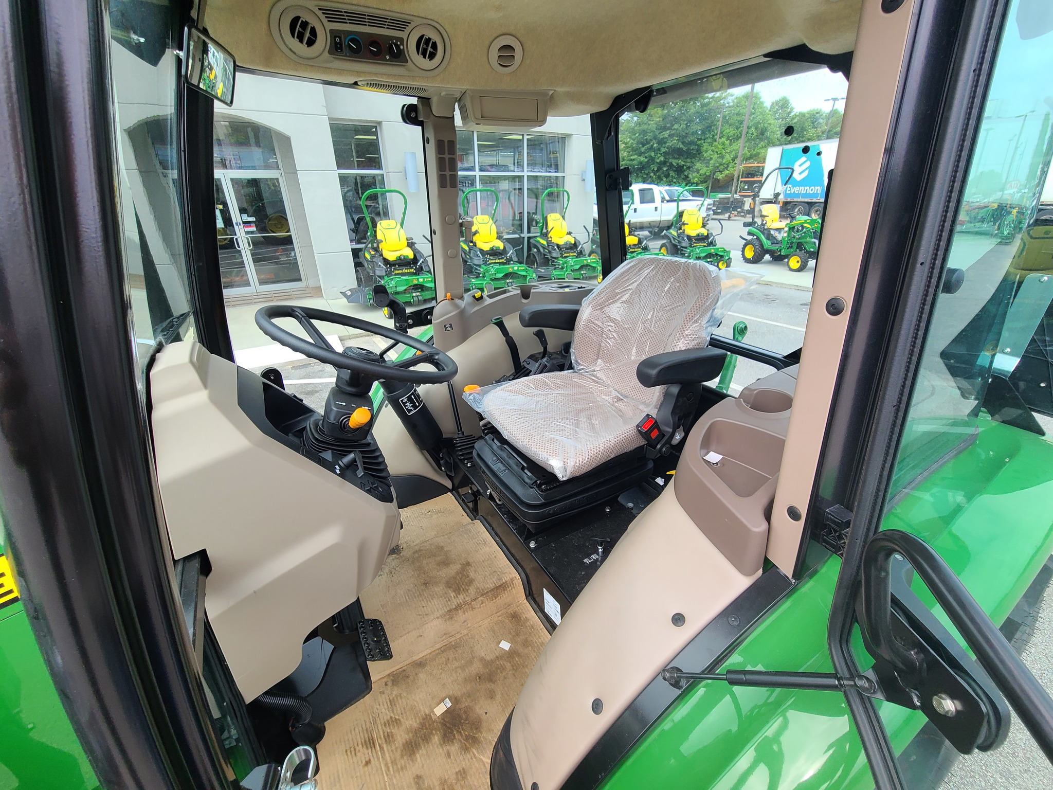 2024 John Deere 5075E Image 8